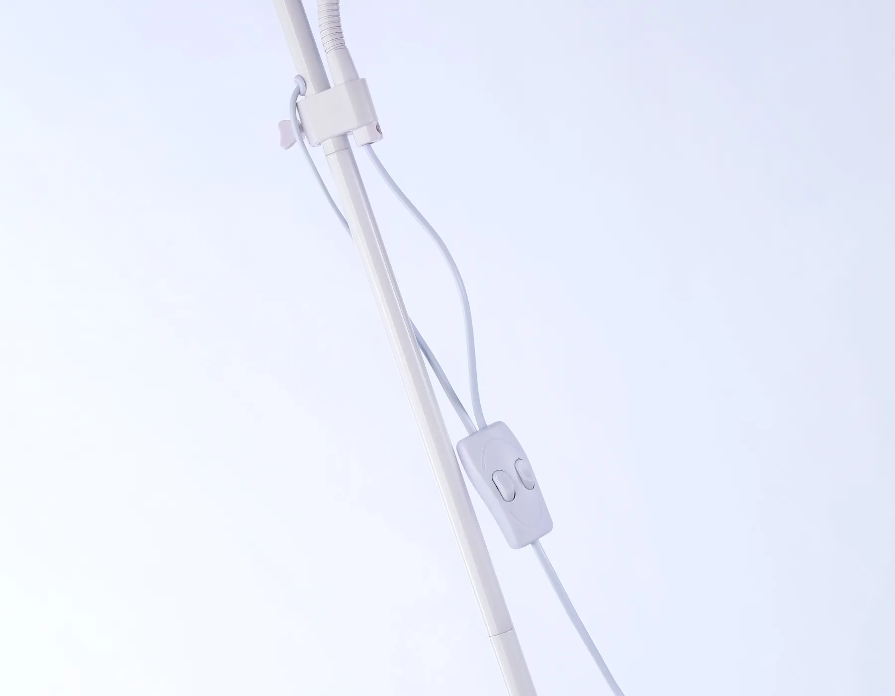 картинка Светильник напольный с выключателем на проводе