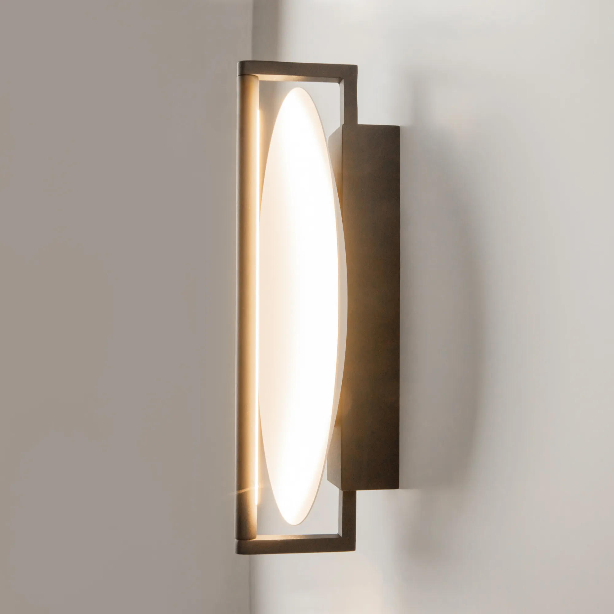 картинка Настенный светильник (бра) Maytoni MOD279WL-L14B3K