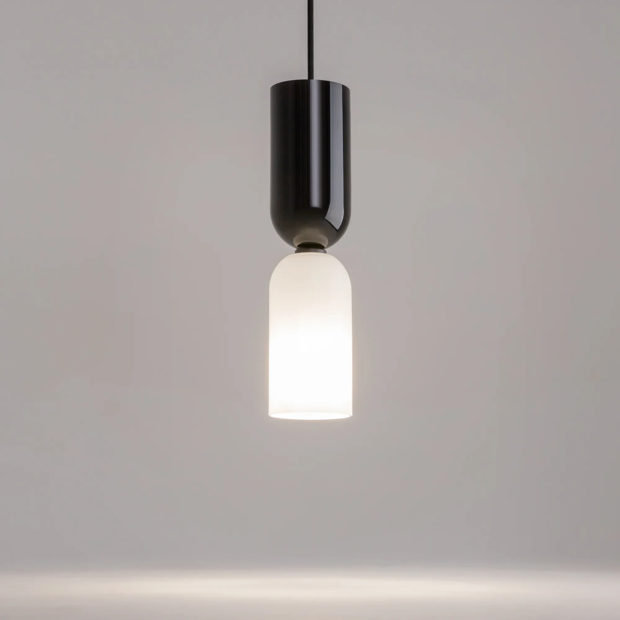 картинка Подвесной светильник Maytoni MOD177PL-01B