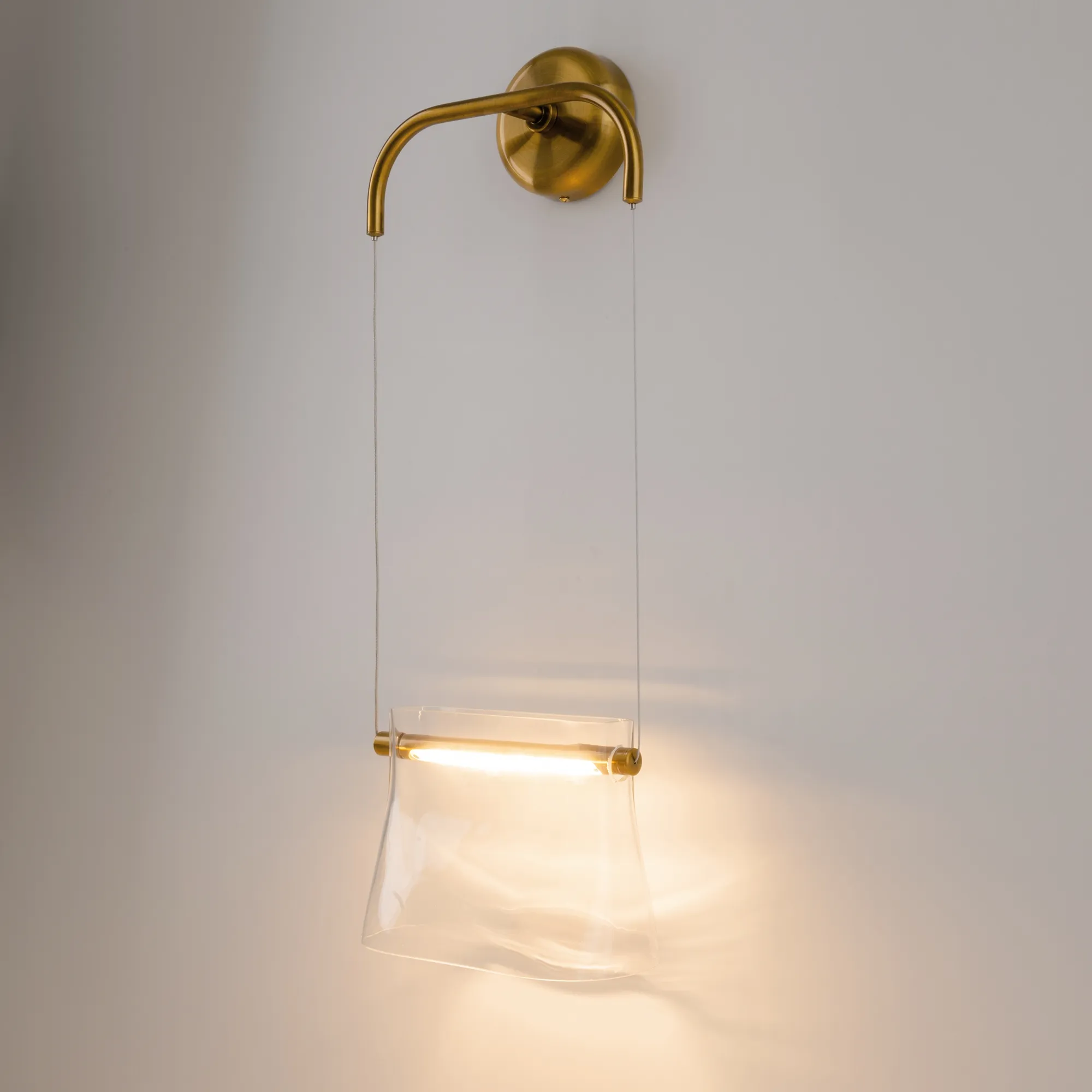 картинка Настенный светильник (бра) Maytoni MOD170WL-L8BS3K1