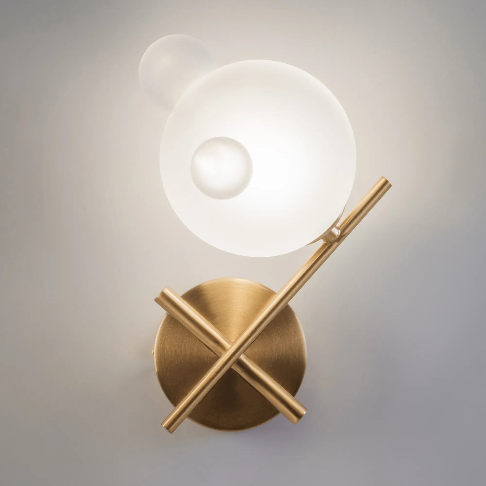 картинка Настенный светильник (бра) Freya FR5374WL-01BS