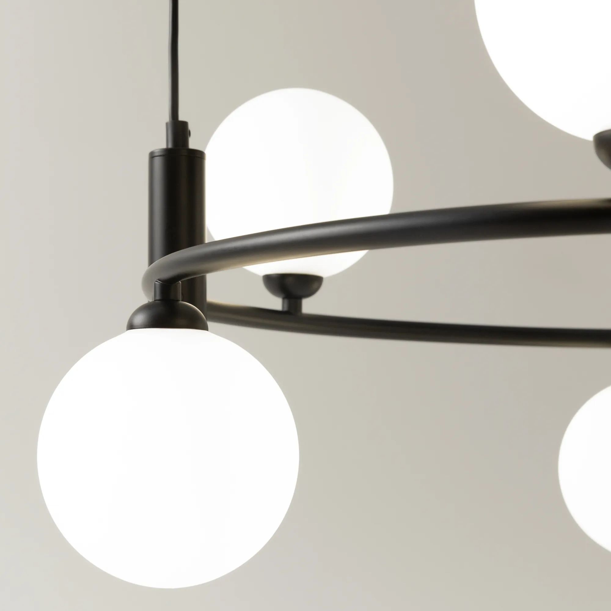 картинка Подвесной светильник Maytoni MOD013PL-06B