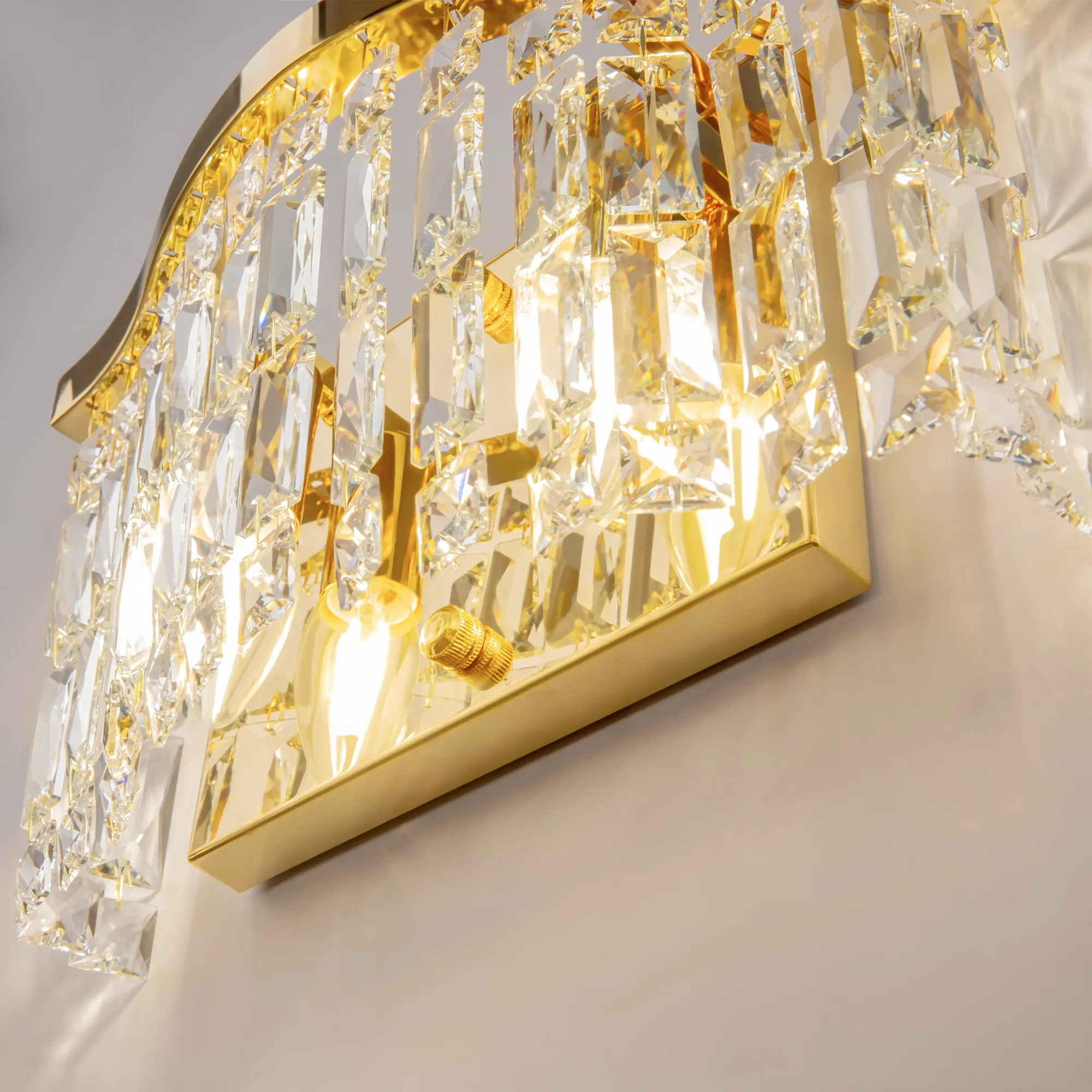 картинка Настенный светильник (бра) Maytoni DIA005WL-02G