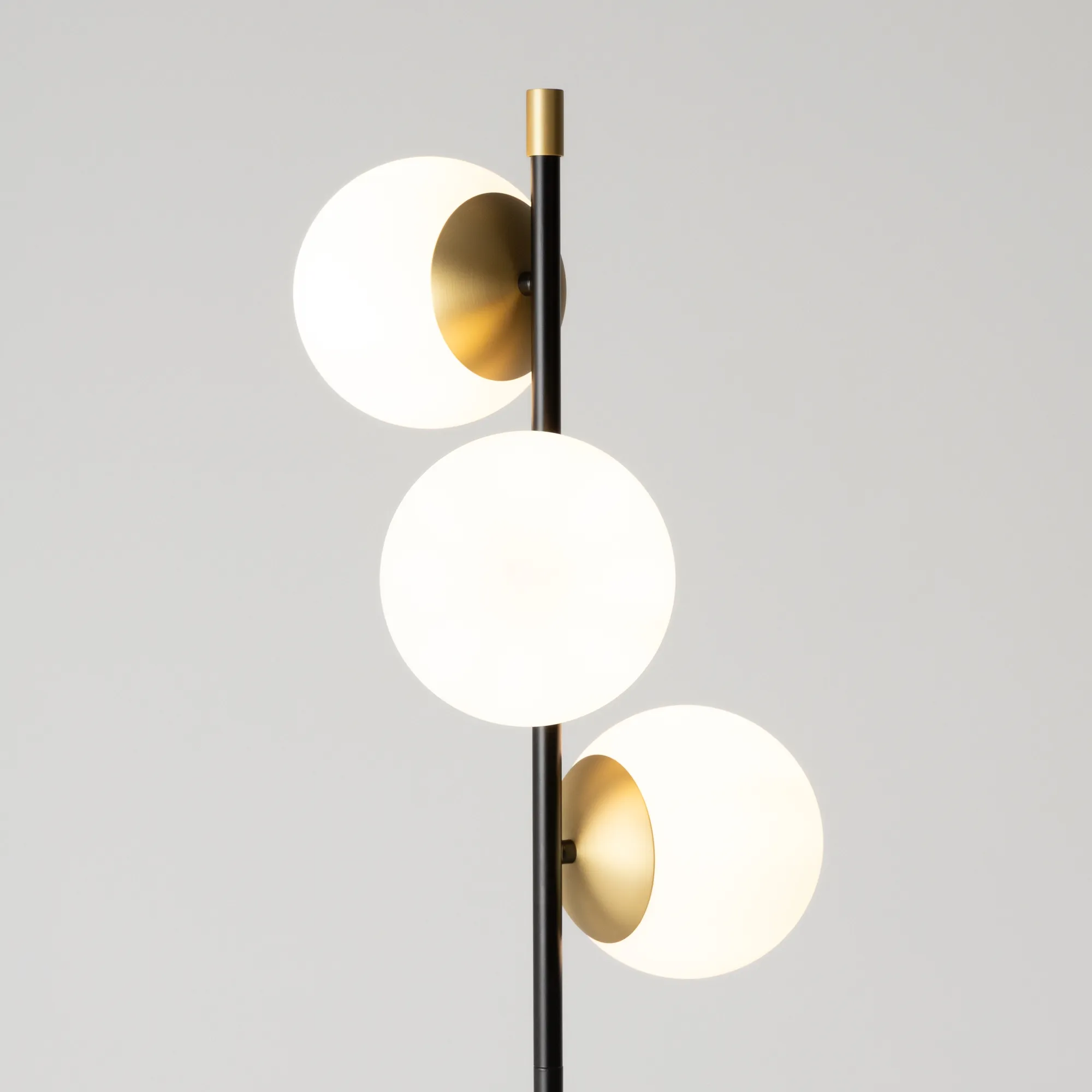 картинка Напольный светильник (торшер) Maytoni MOD048FL-03G