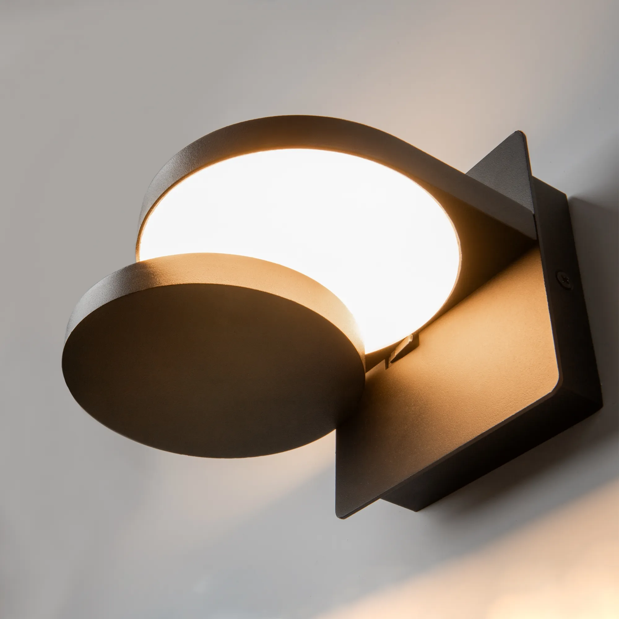 картинка Настенный светильник (бра) Maytoni MOD354WL-L12B3K