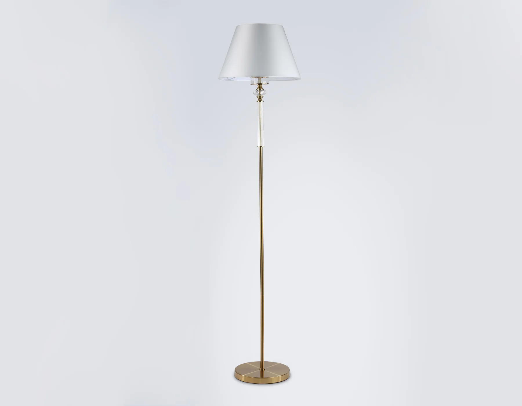 картинка Напольный светильник с абажуром и хрусталем