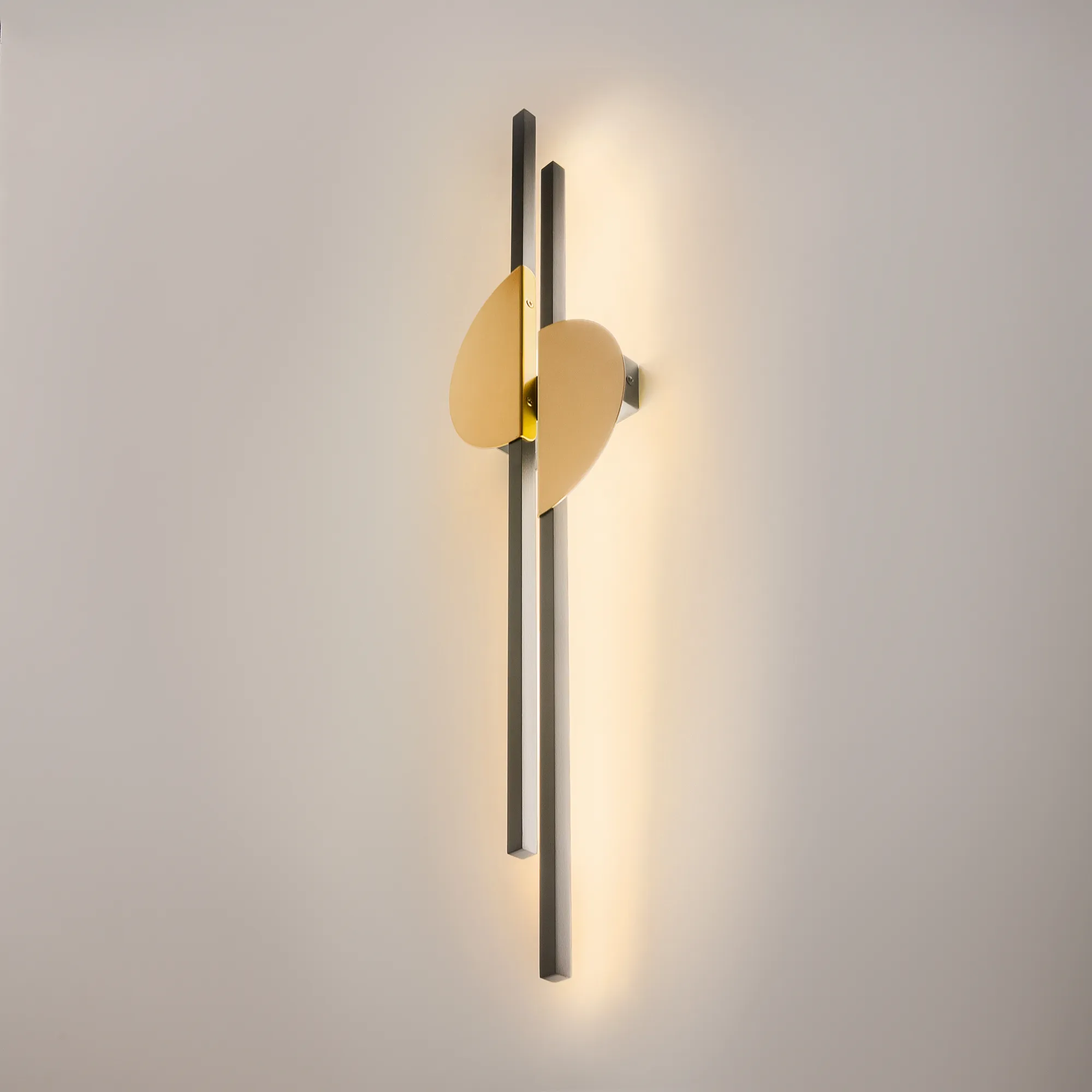 картинка Настенный светильник (бра) Maytoni MOD179WL-L22BS4K