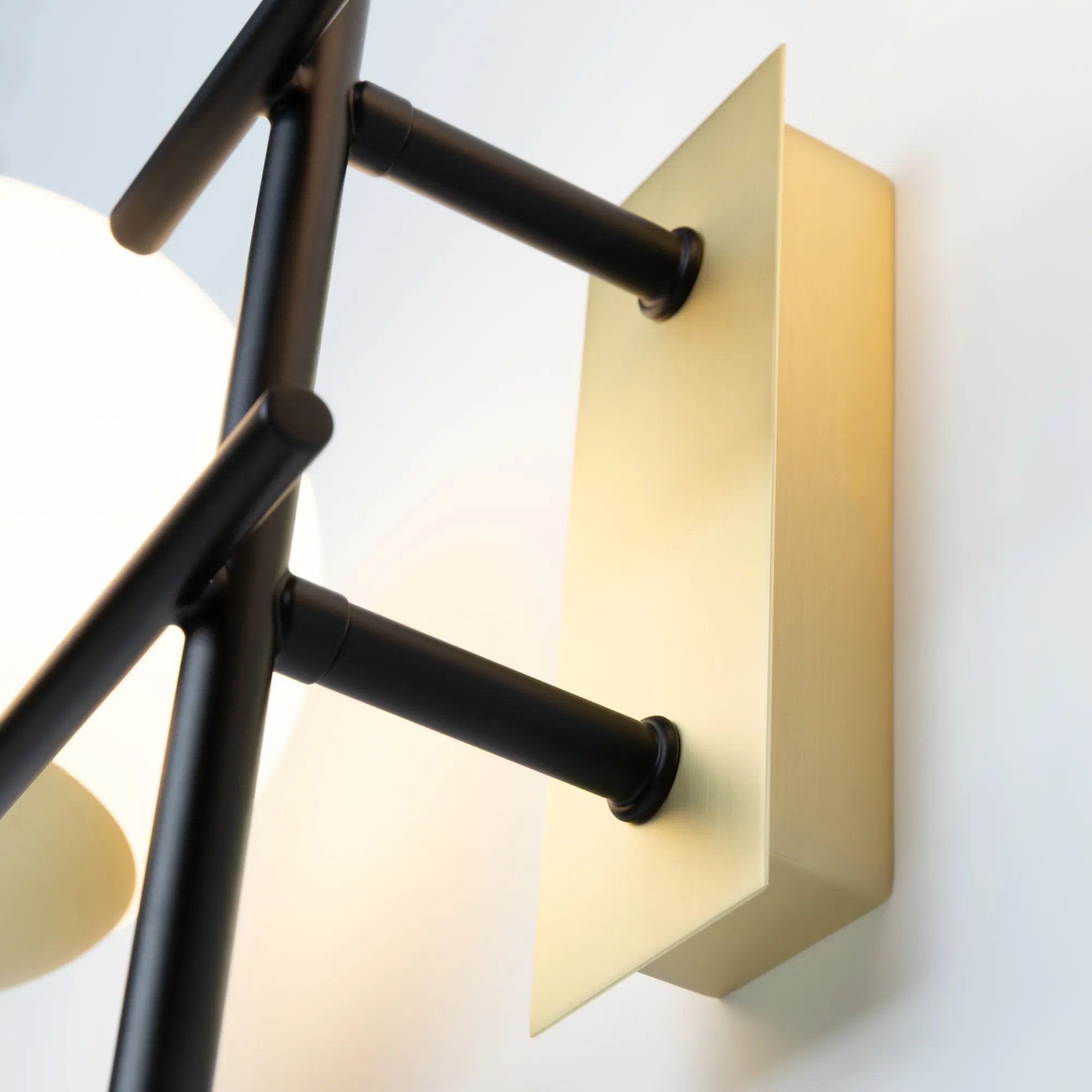 картинка Настенный светильник (бра) Maytoni MOD050WL-02G