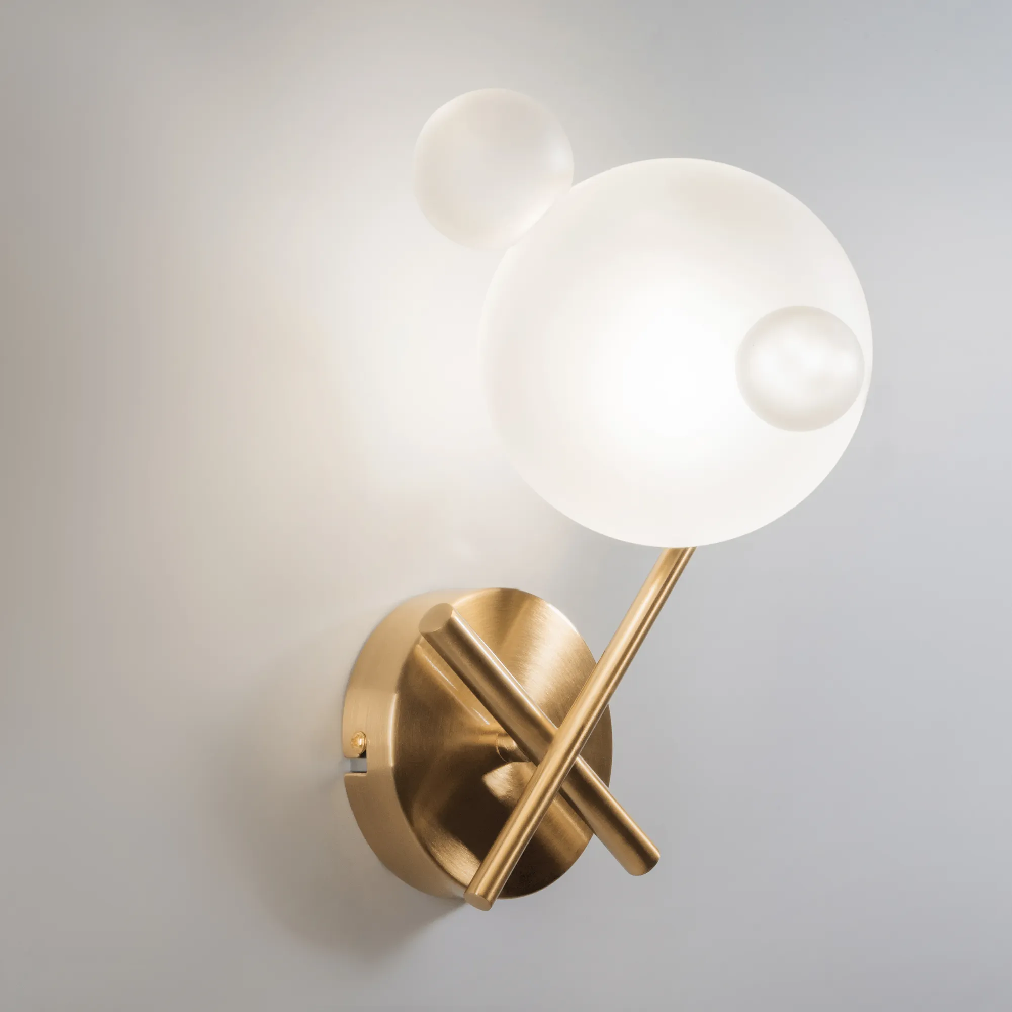 картинка Настенный светильник (бра) Freya FR5374WL-01BS