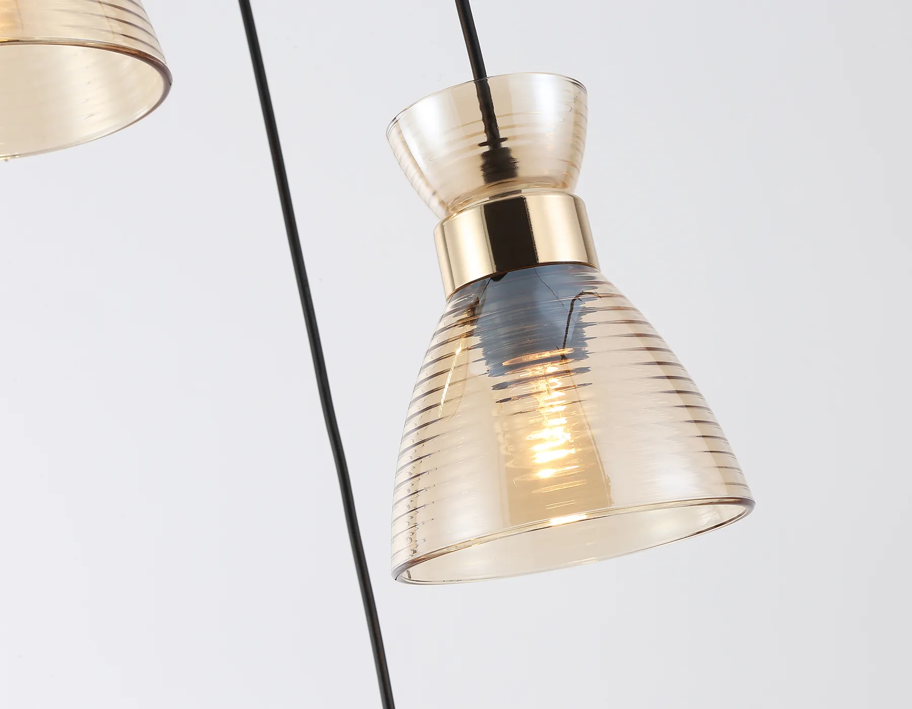 картинка Светильник подвесной со стеклянными плафонами