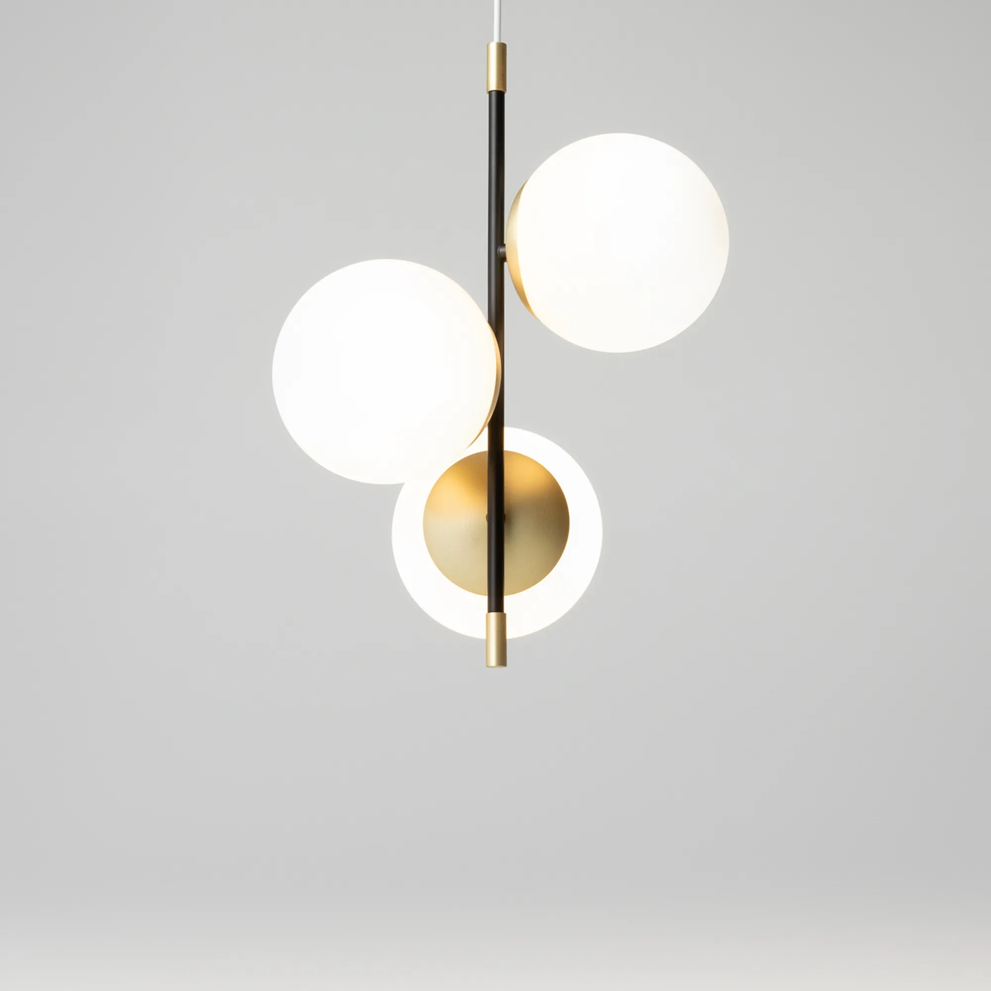 картинка Подвесной светильник Maytoni MOD048PL-03G