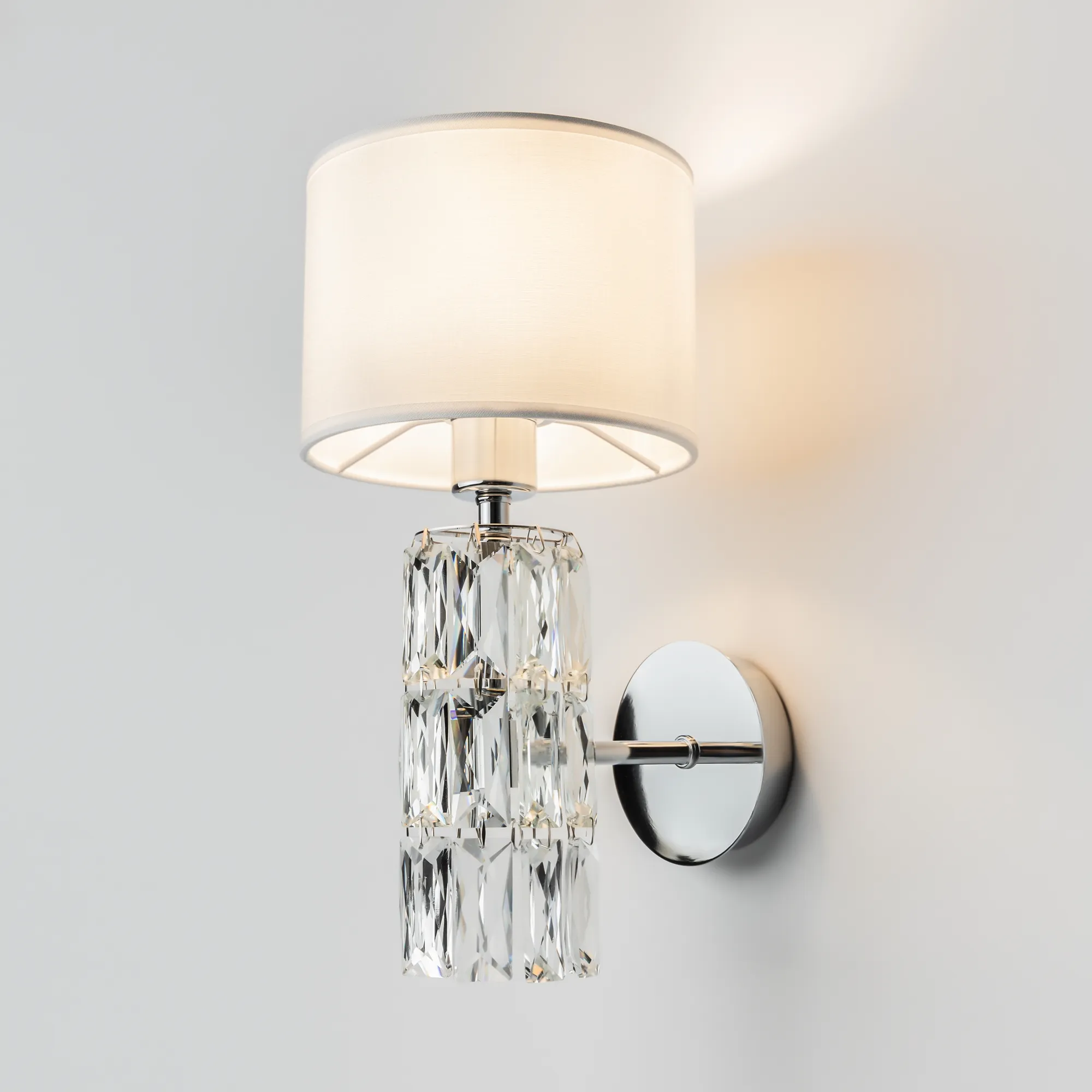 картинка Настенный светильник (бра) Maytoni DIA008WL-01CH