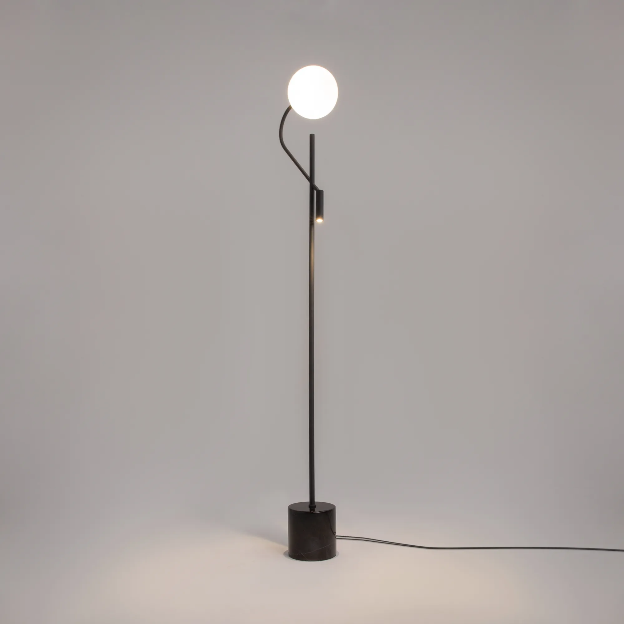 картинка Напольный светильник (торшер) Maytoni MOD230FL-01B