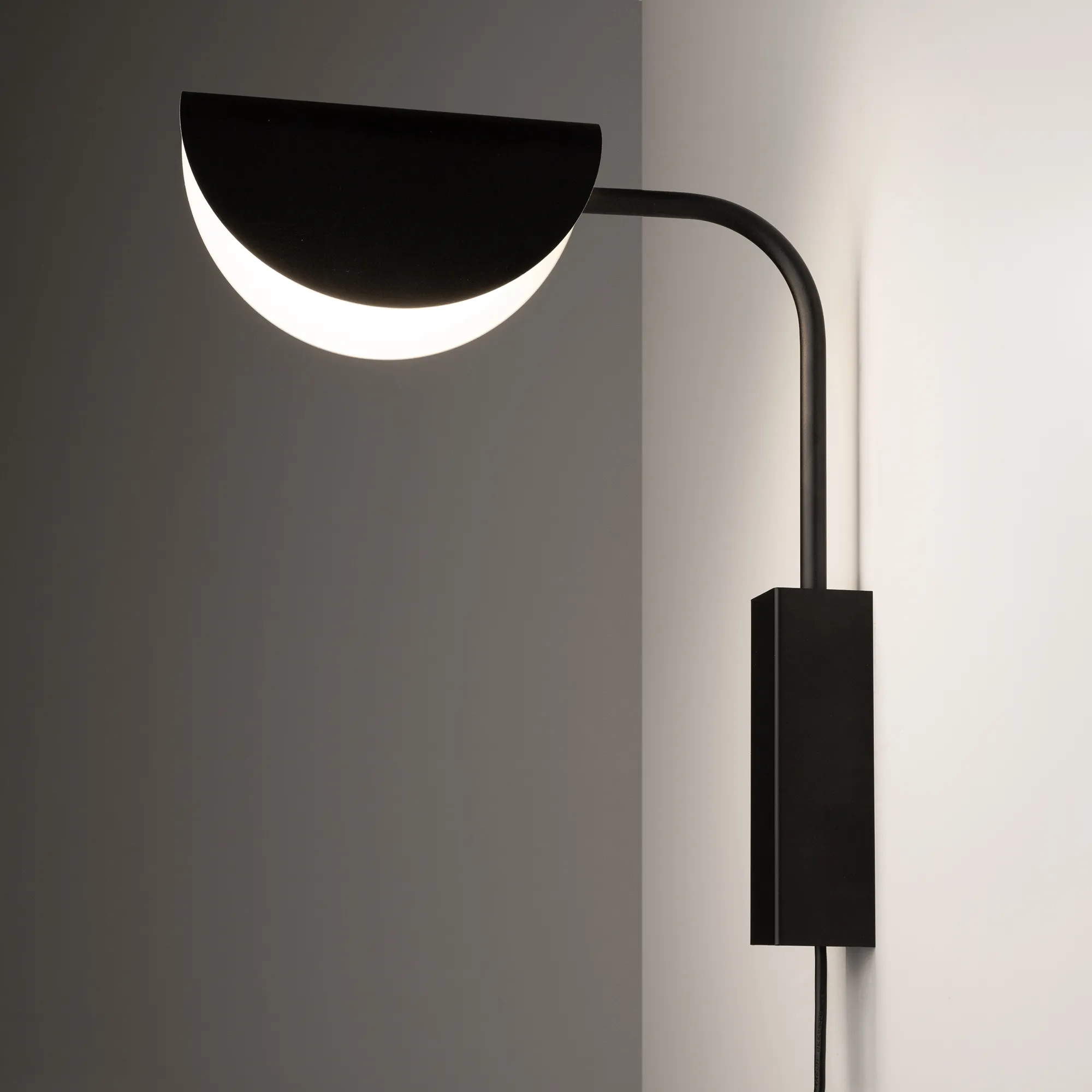 картинка Настенный светильник (бра) Maytoni MOD126WL-01B