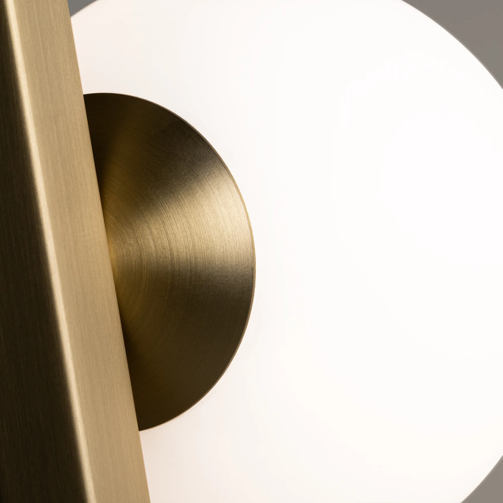 картинка Настенный светильник (бра) Maytoni MOD175WL-01G