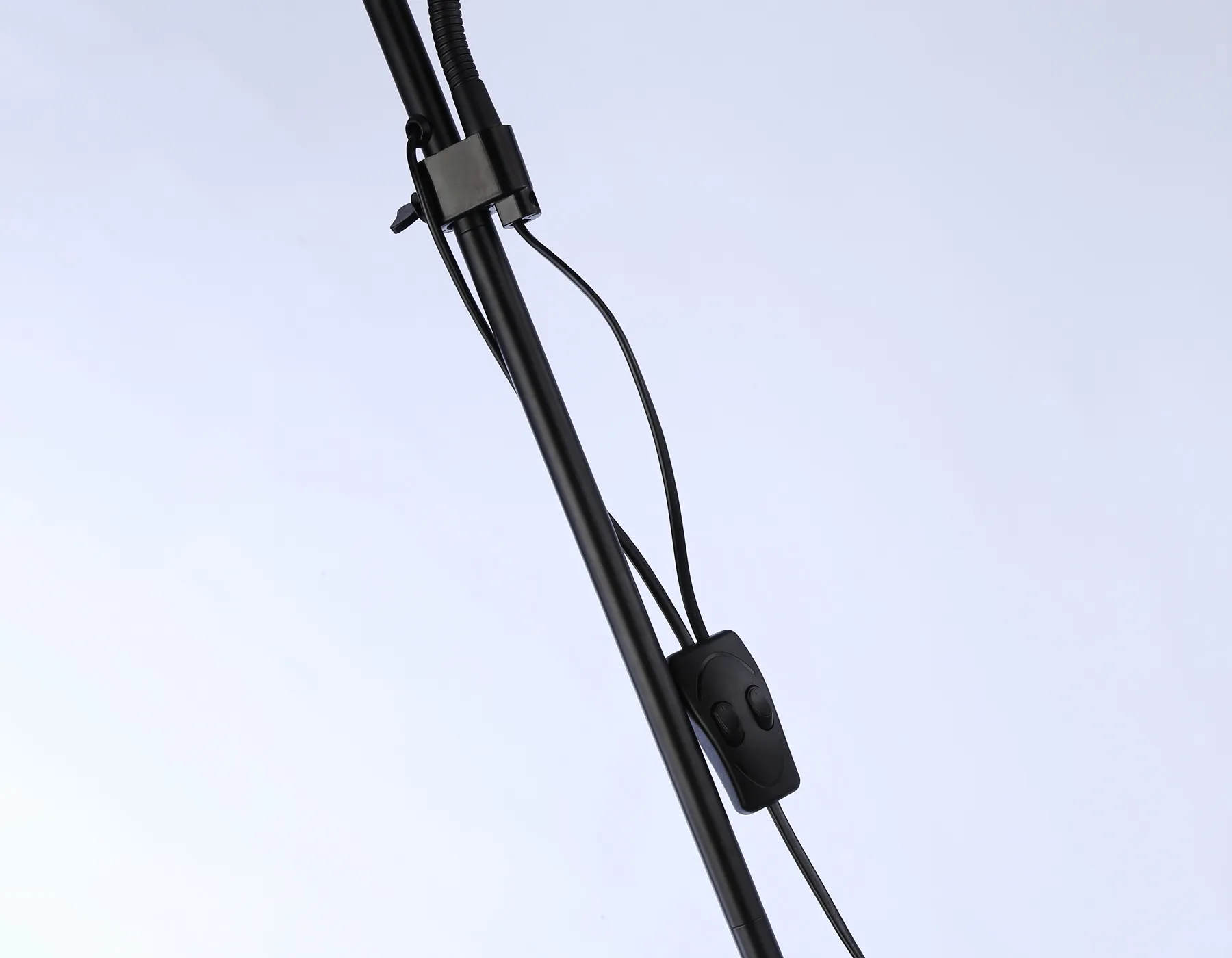 картинка Светильник напольный с выключателем на проводе