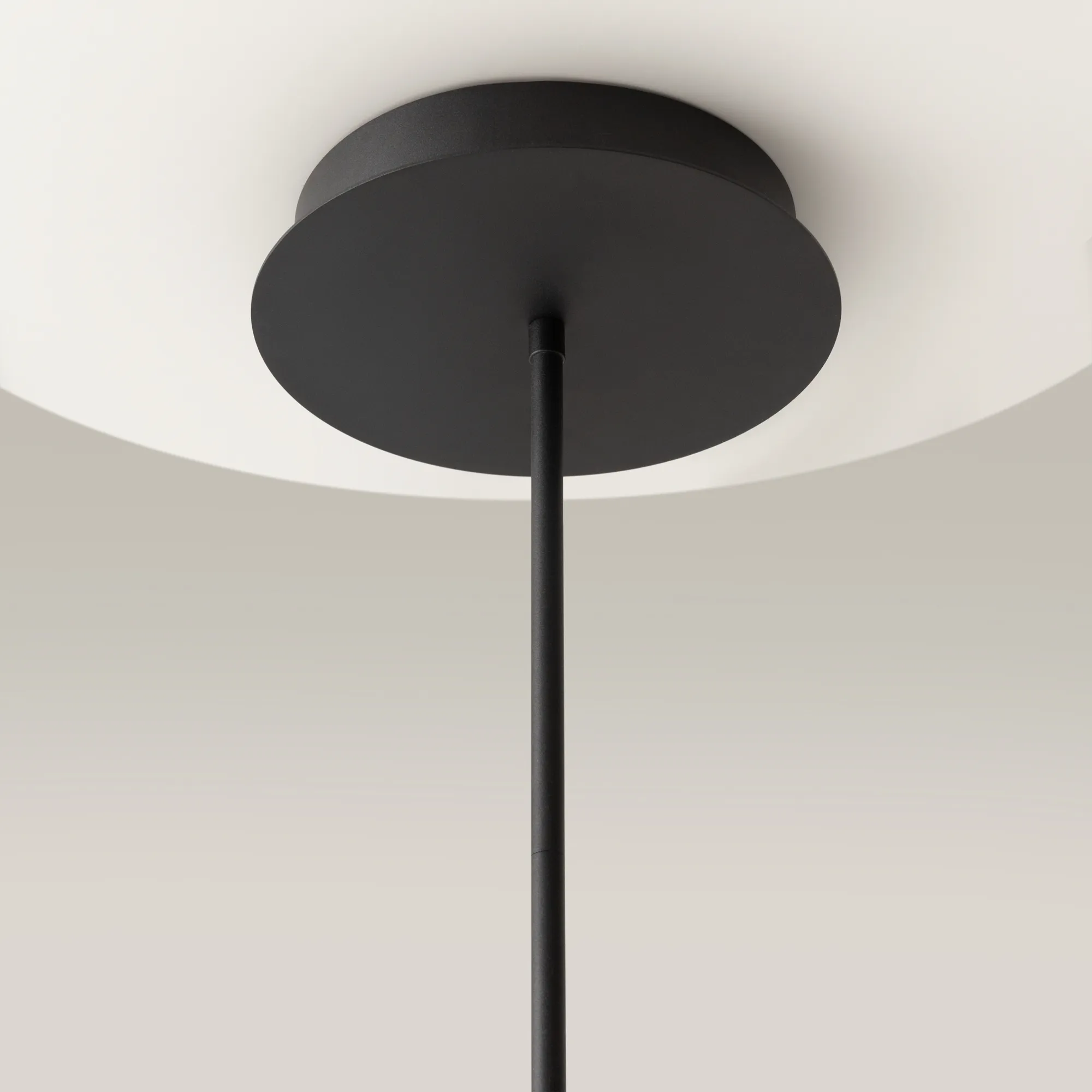 картинка Подвесной светильник Maytoni MOD016PL-L52BK