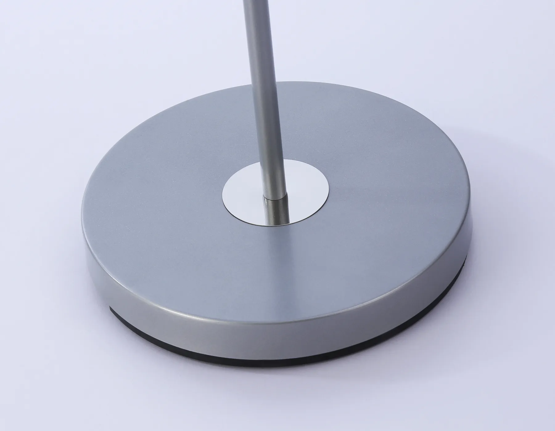 картинка Светильник напольный с выключателем на проводе