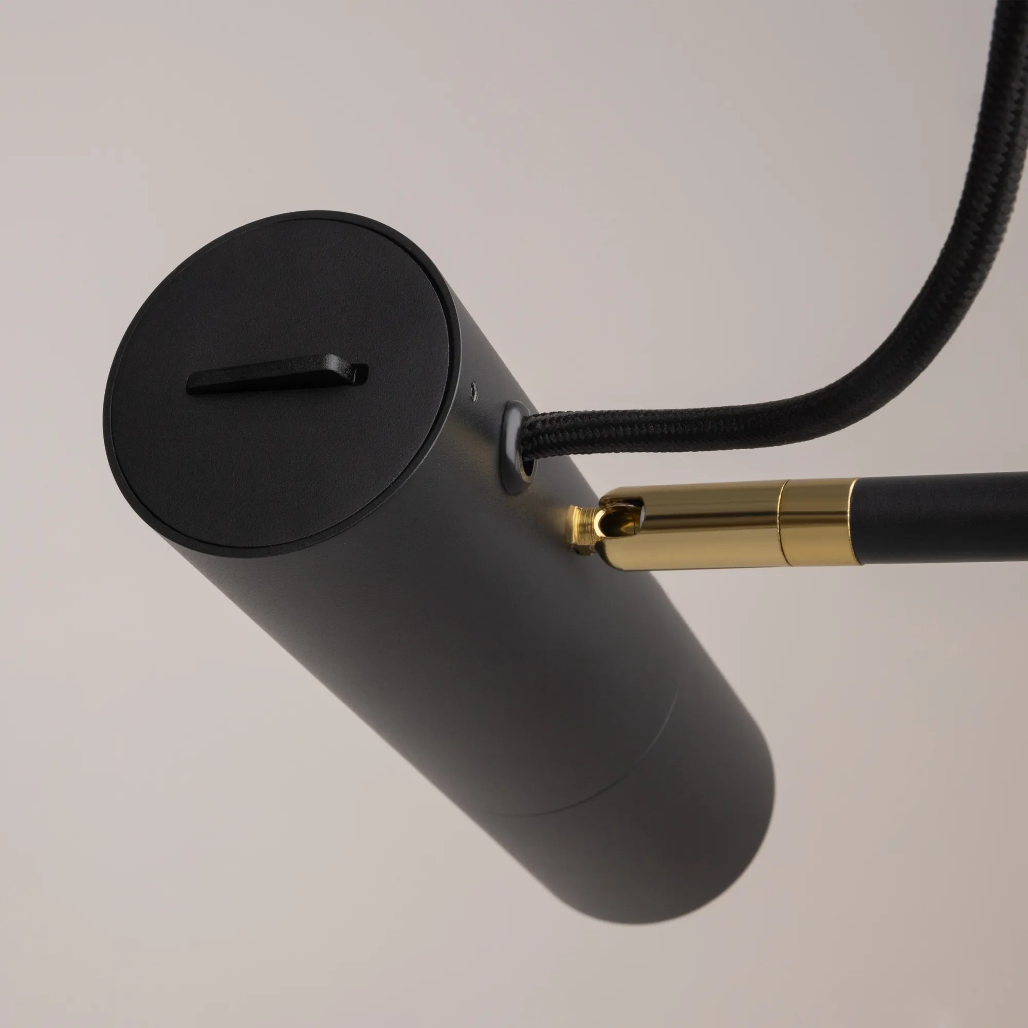 картинка Напольный светильник (торшер) Maytoni MOD129FL-01B