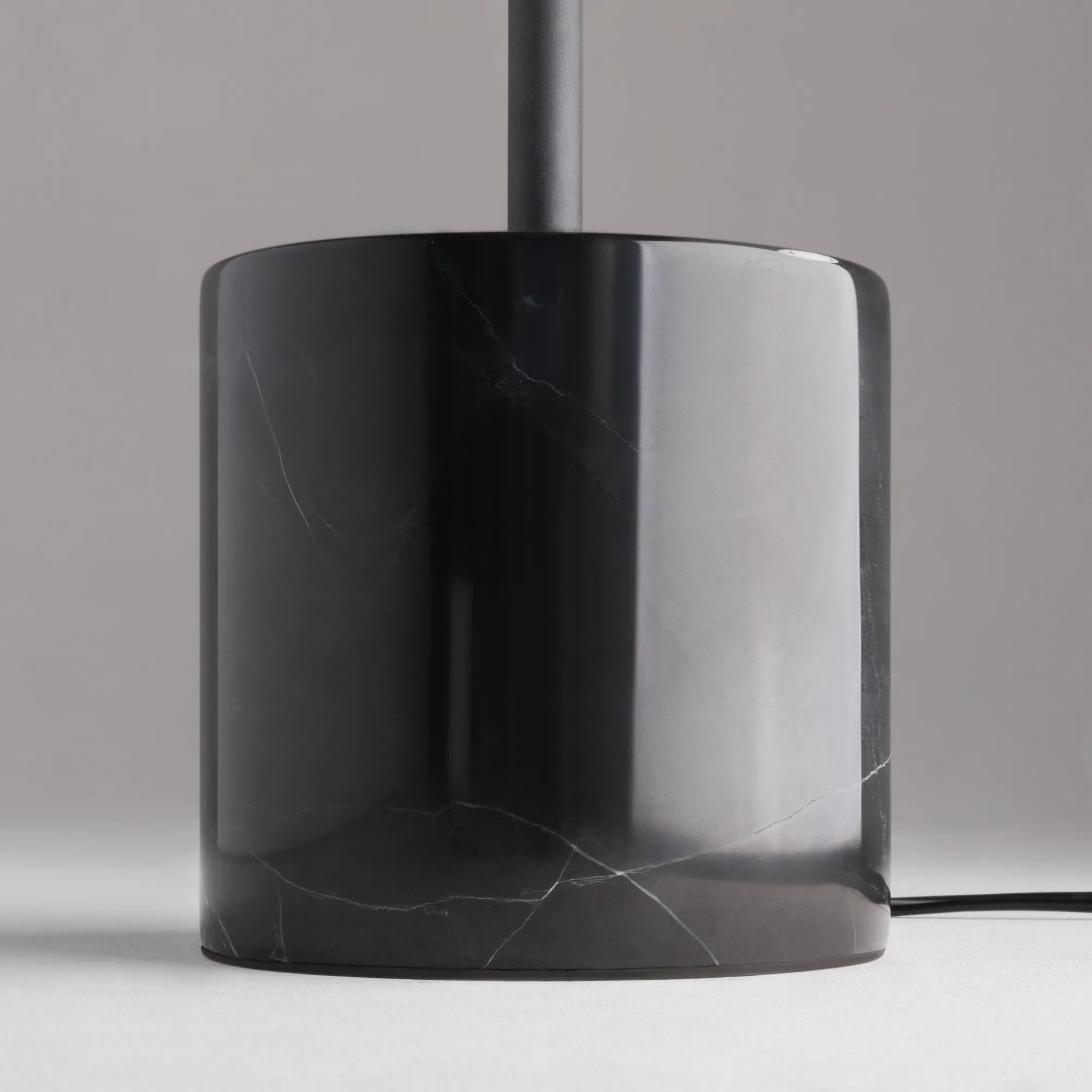 картинка Напольный светильник (торшер) Maytoni MOD230FL-01B