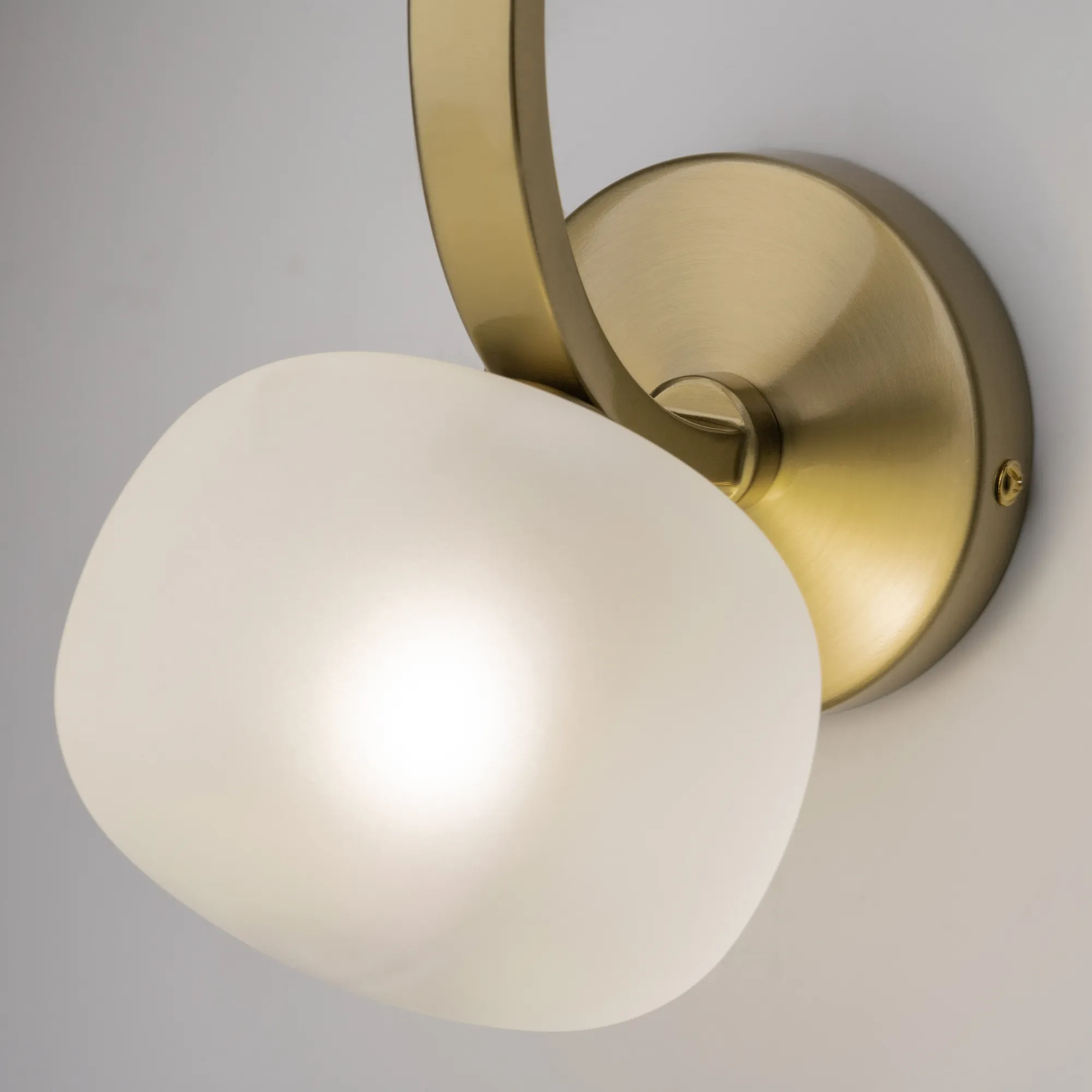 картинка Настенный светильник (бра) Freya FR5444WL-02BS