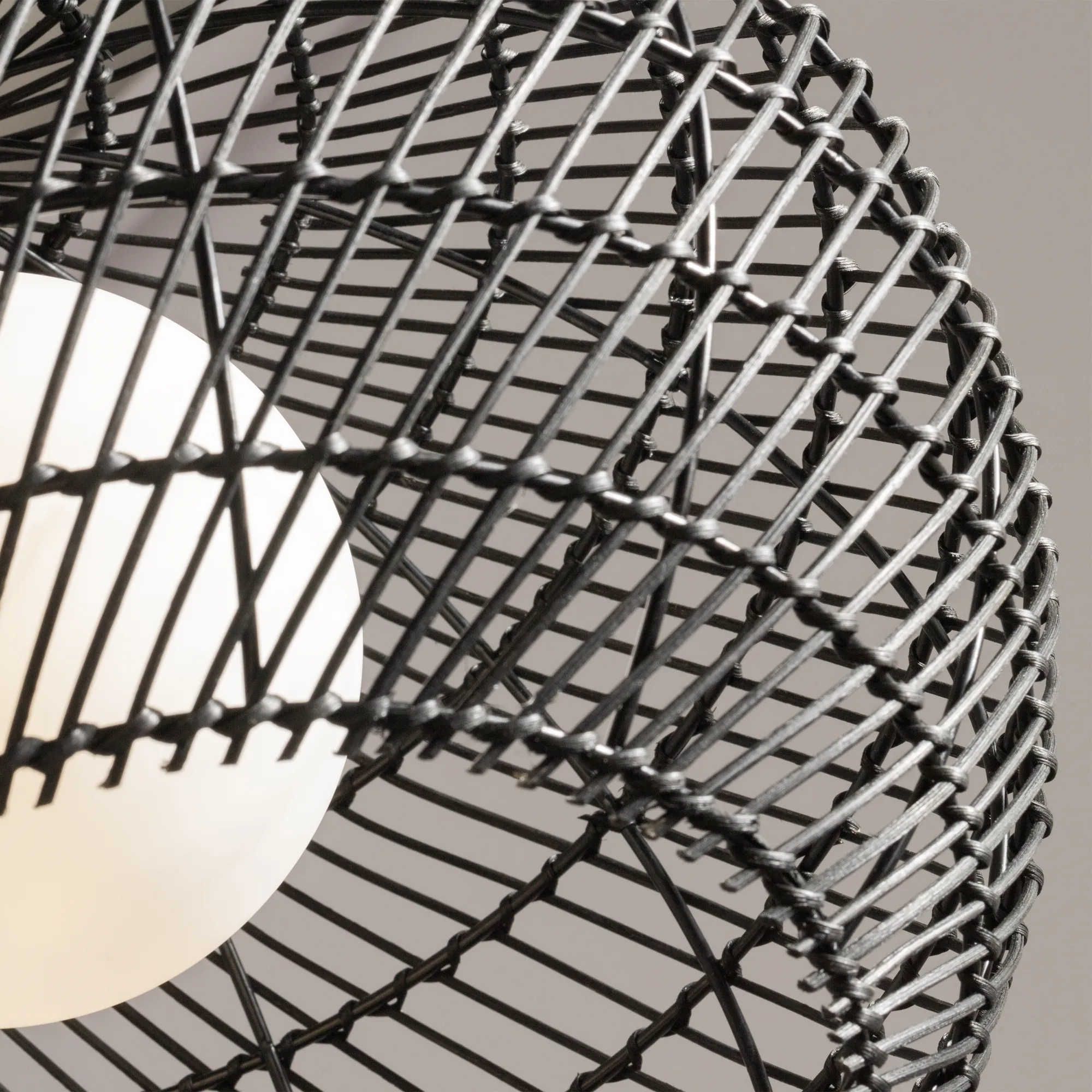 картинка Подвесной светильник Maytoni MOD204PL-01B