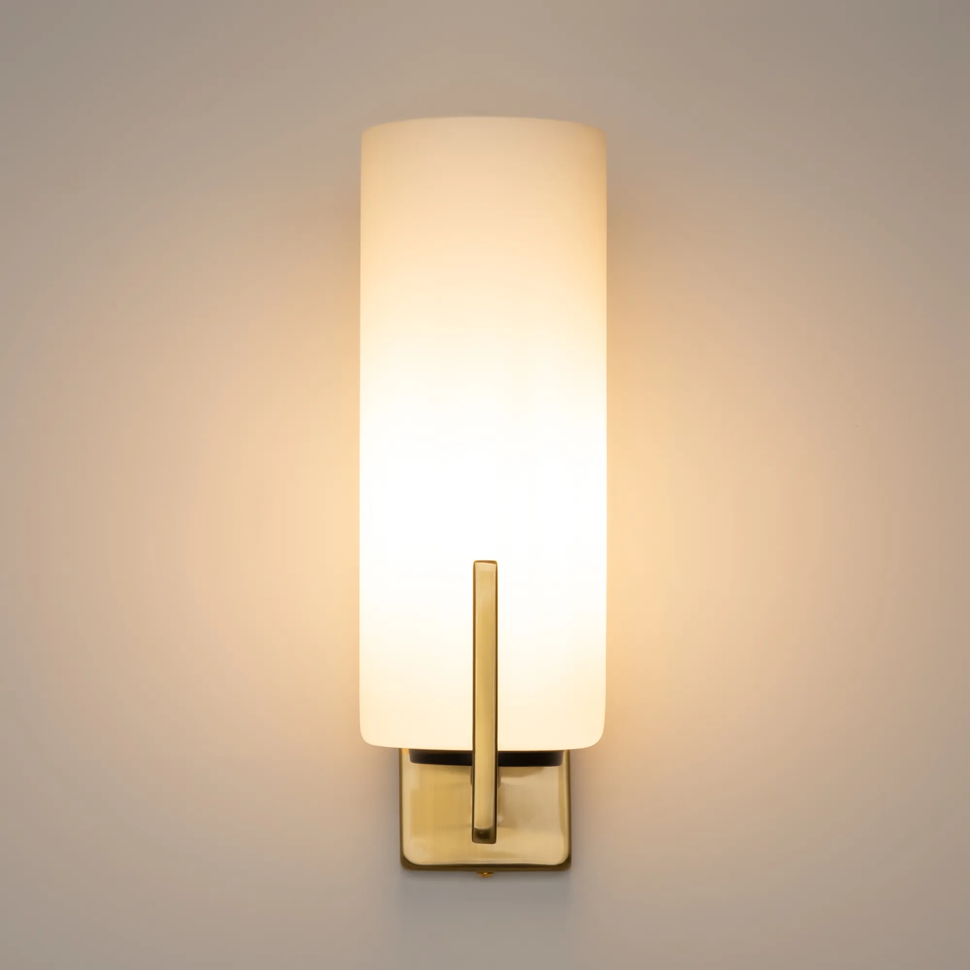 картинка Настенный светильник (бра) Maytoni MOD089WL-01BS