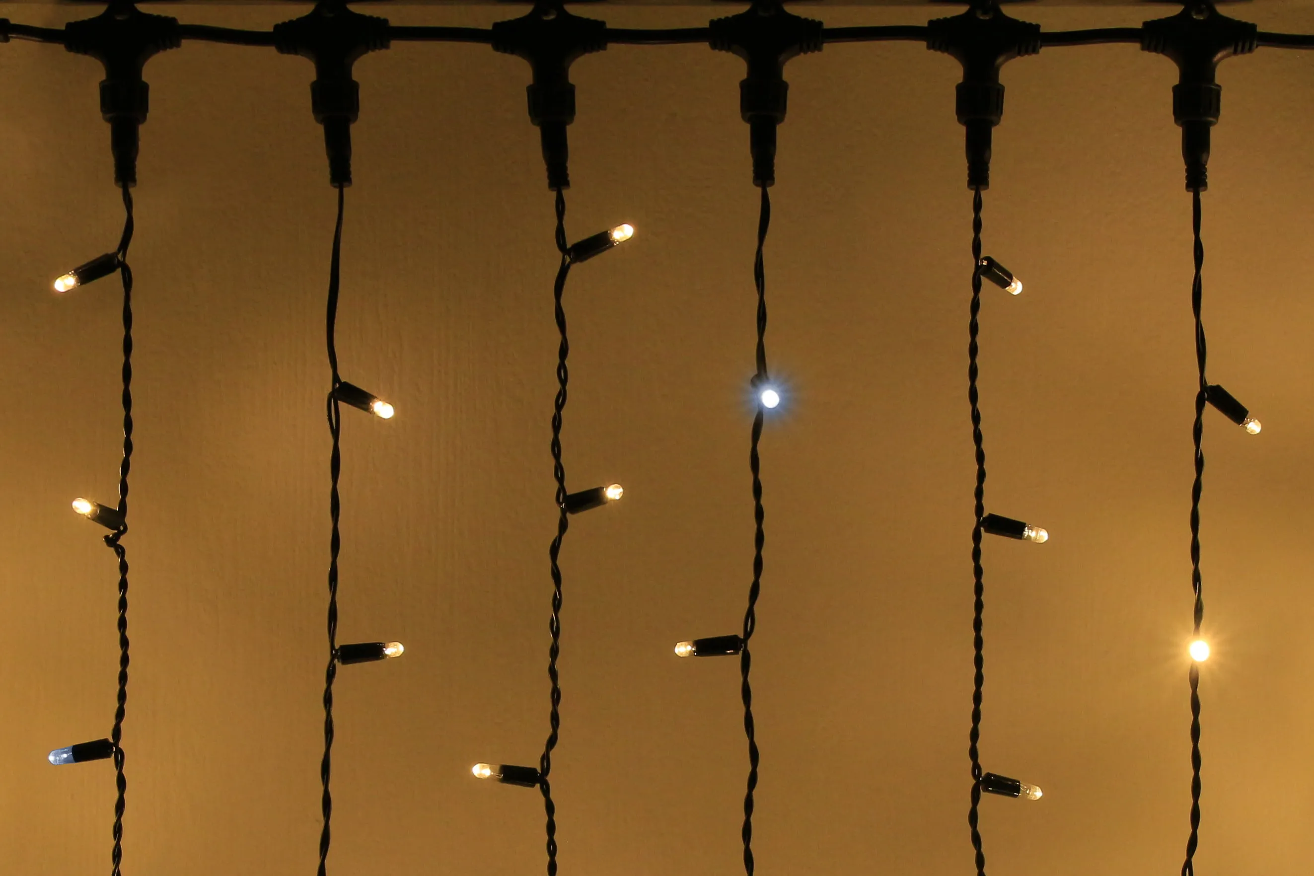 картинка Светодиодный занавес 2х6м, статика, черный провод, теплый белый