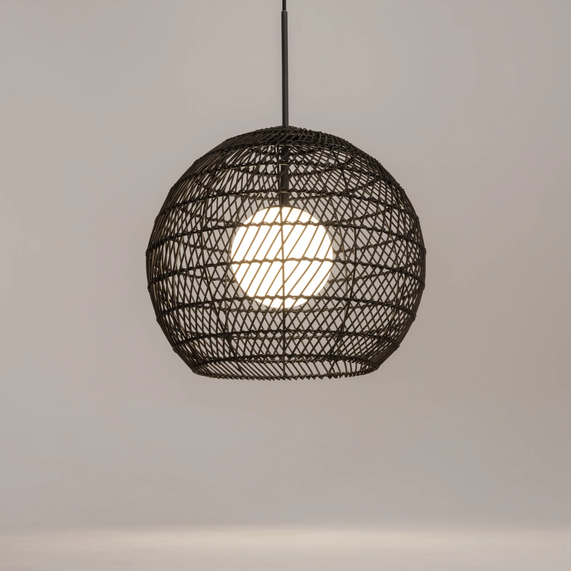 картинка Подвесной светильник Maytoni MOD204PL-01B