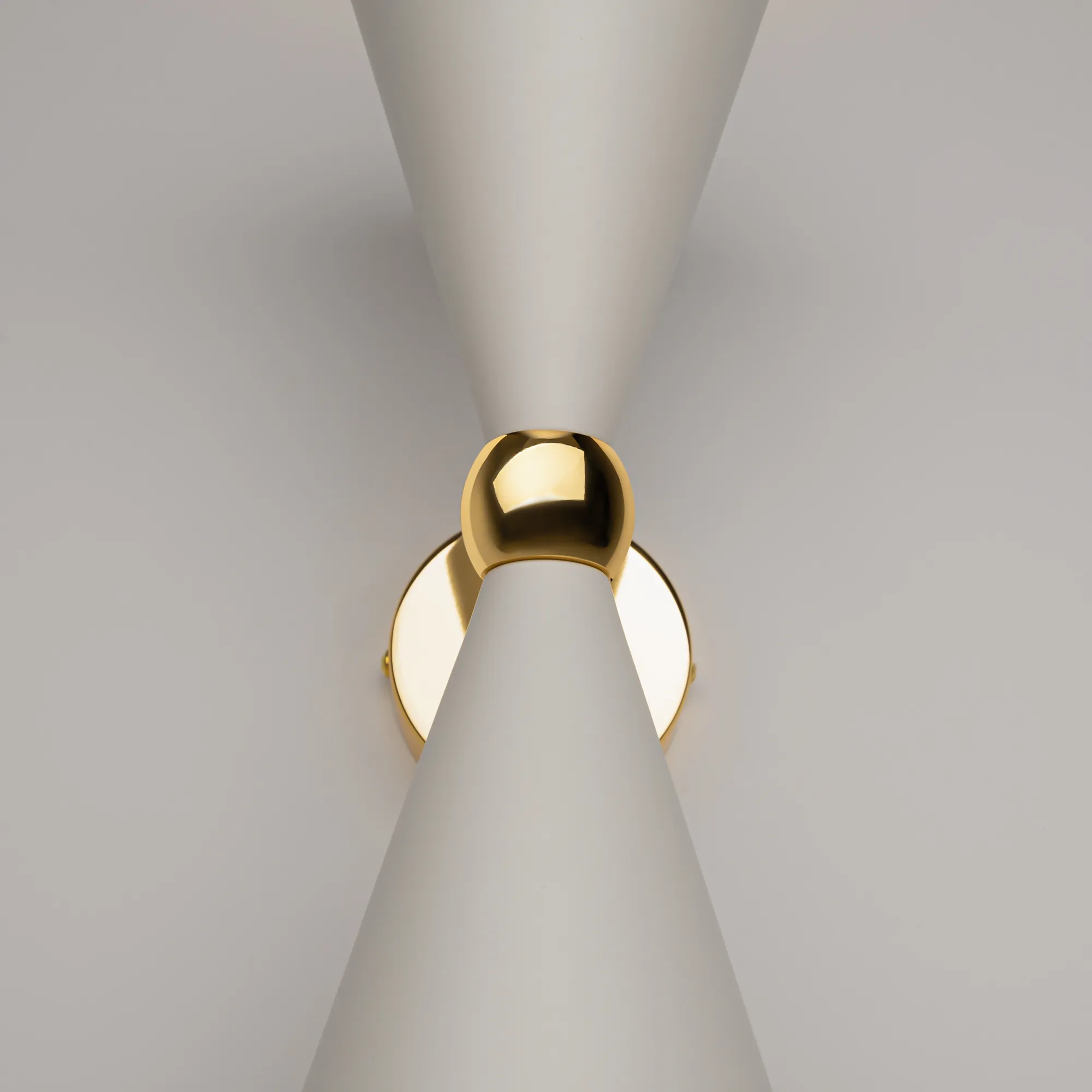 картинка Настенный светильник (бра) Maytoni MOD108WL-02WG