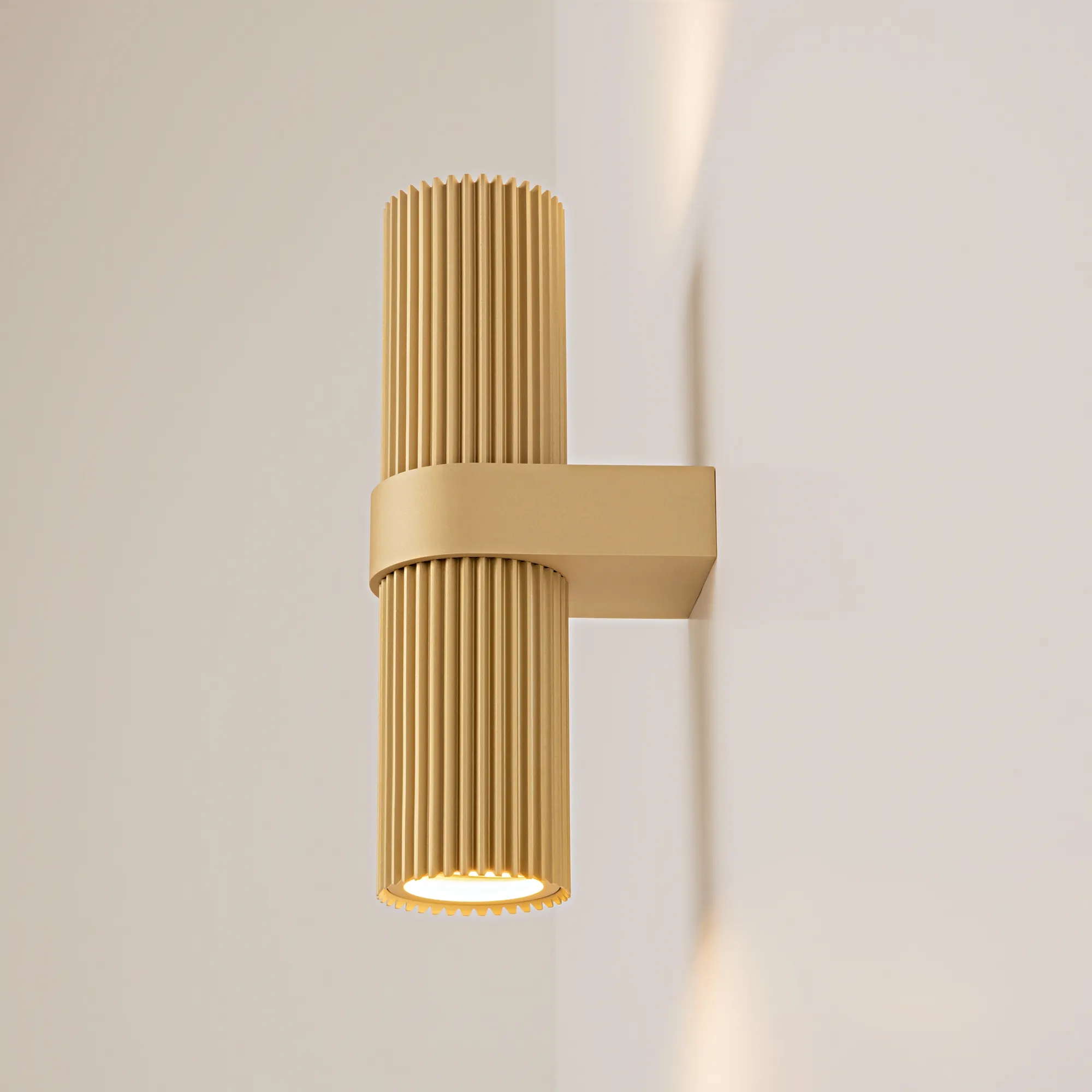 картинка Настенный светильник (бра) Maytoni MOD326WL-02MG