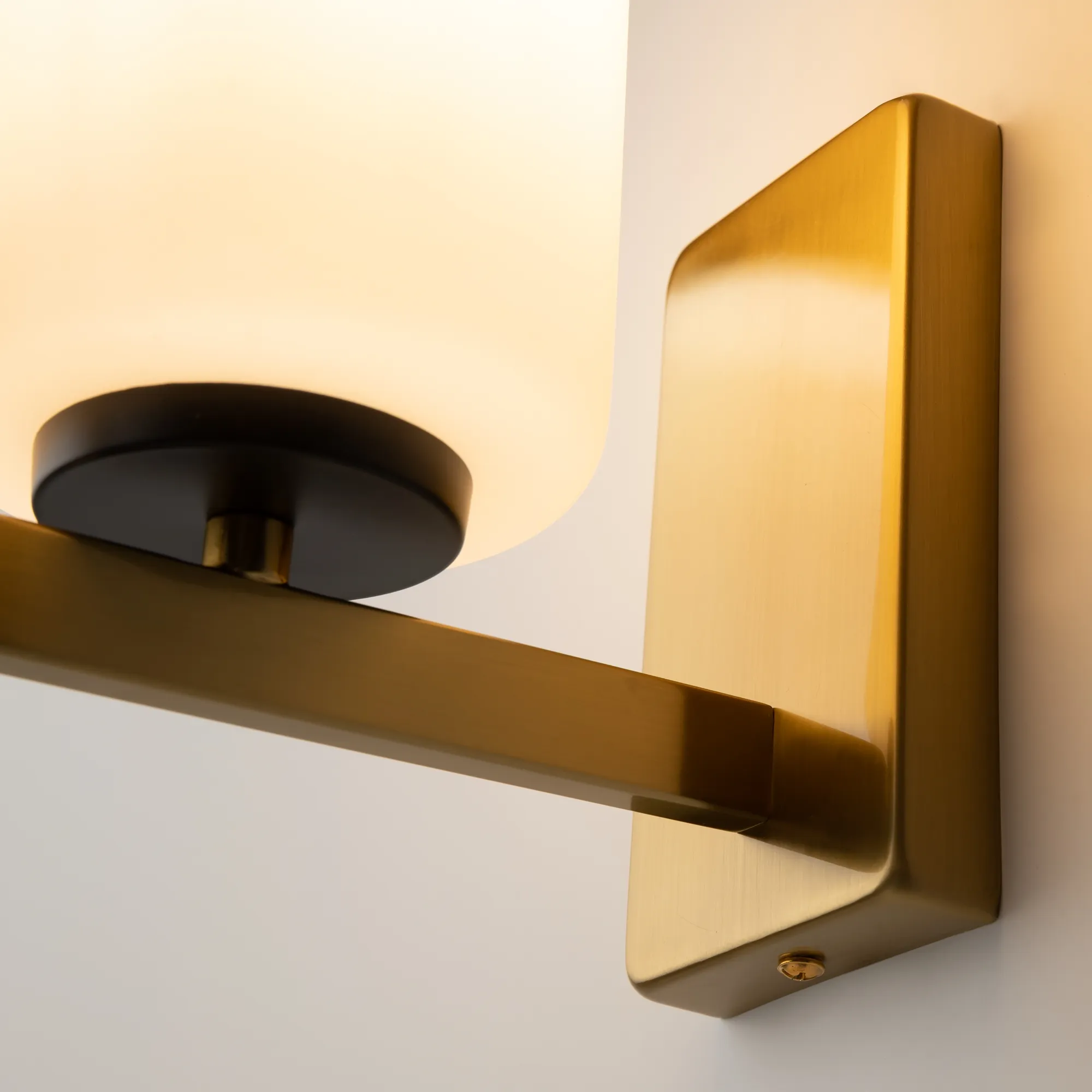 картинка Настенный светильник (бра) Maytoni MOD089WL-01BS