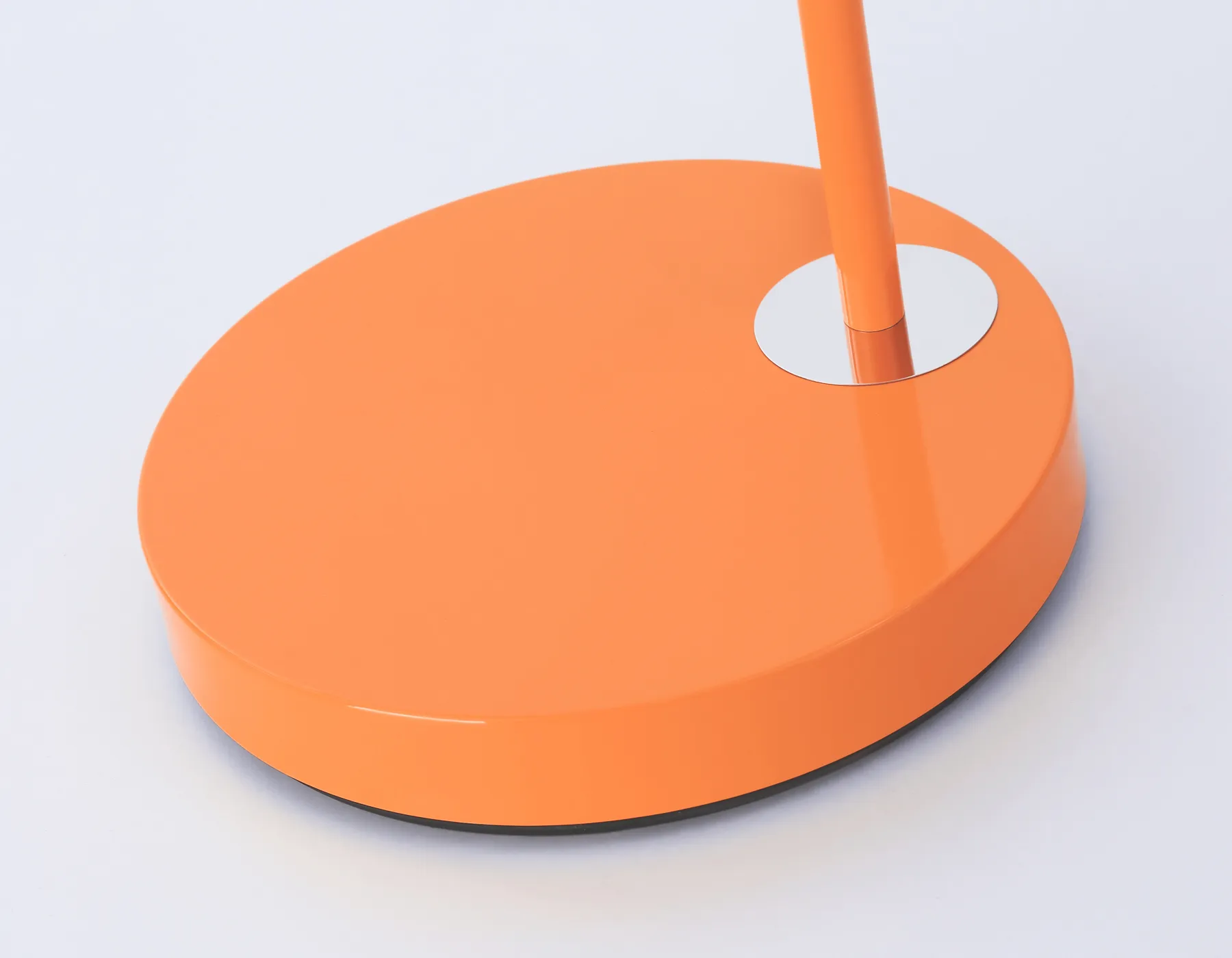 картинка Светильник напольный с выключателем на проводе