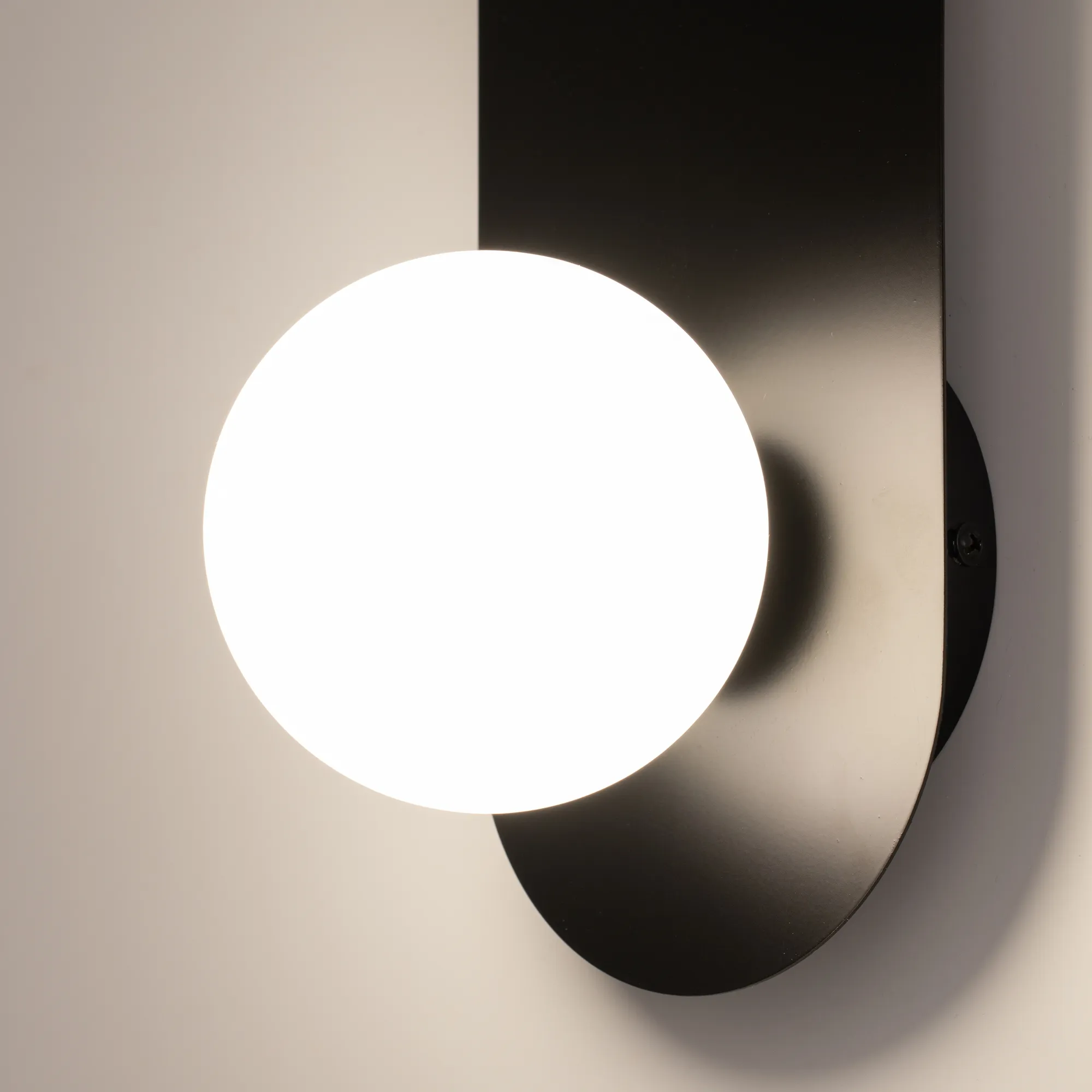 картинка Настенный светильник (бра) Maytoni MOD419WL-01B