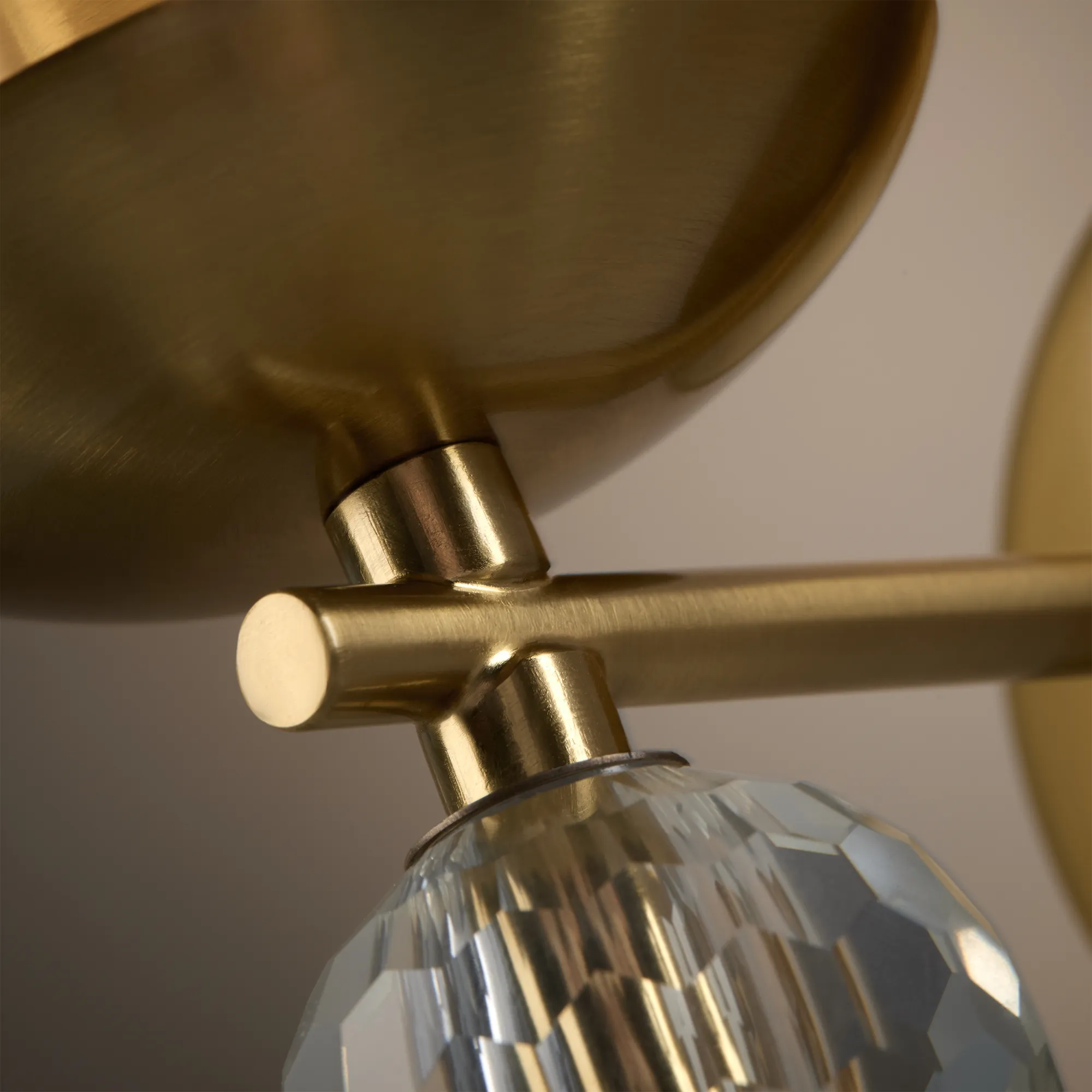 картинка Настенный светильник (бра) Freya FR1009WL-01BS