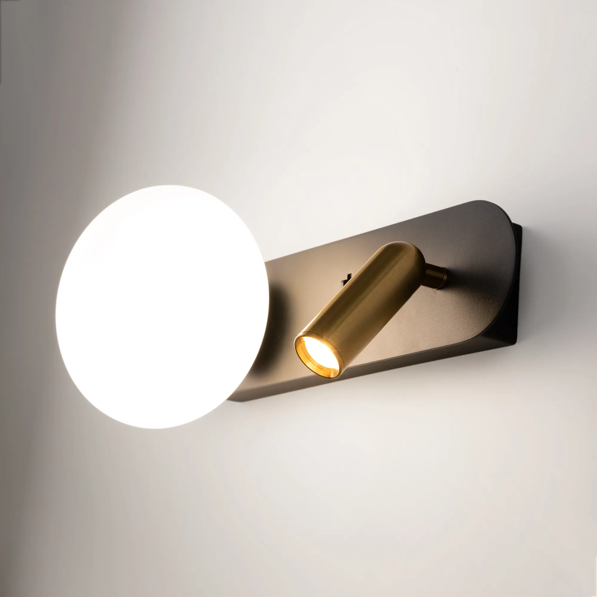 картинка Настенный светильник (бра) Maytoni MOD350WL-01BBS