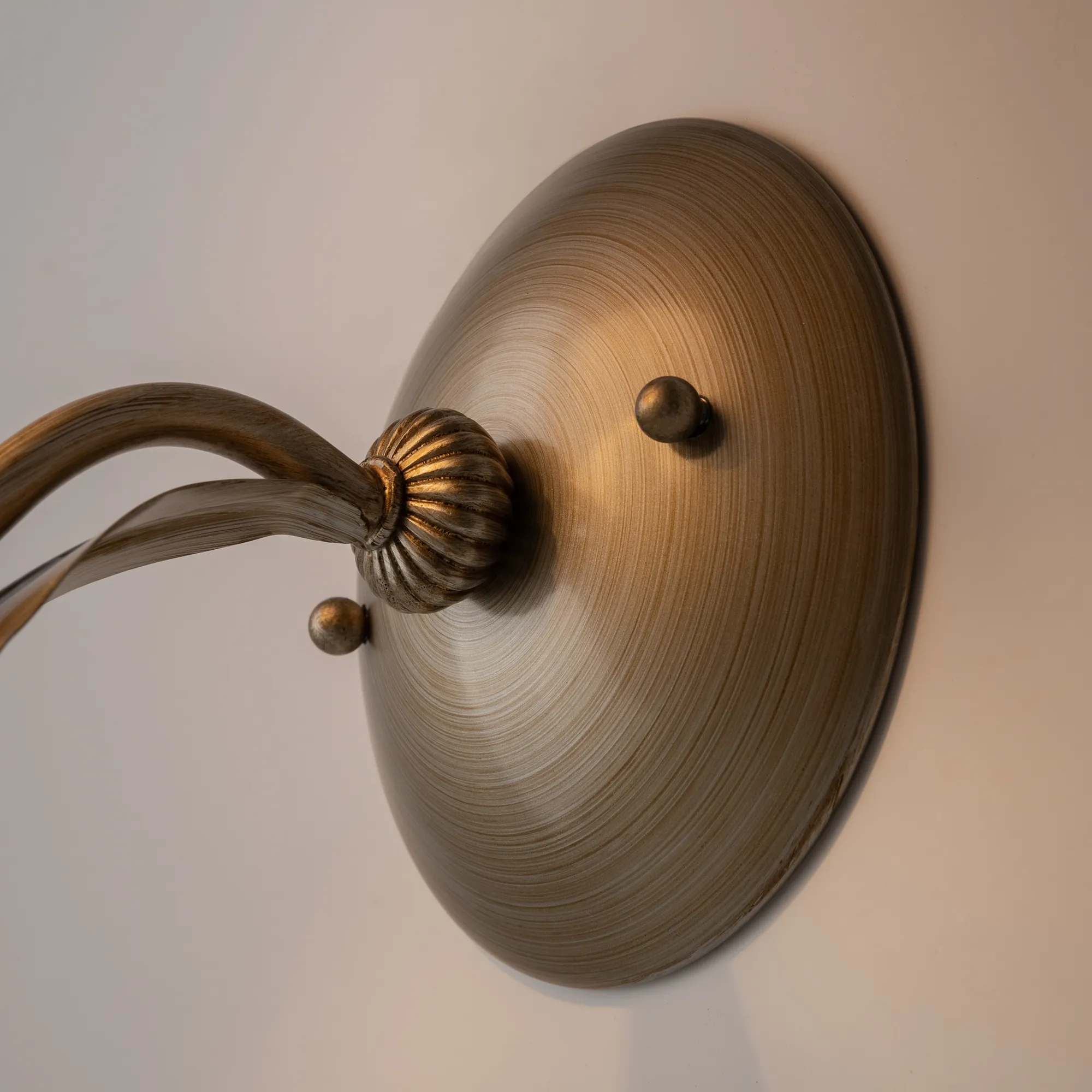 картинка Настенный светильник (бра) Maytoni H311-01-G