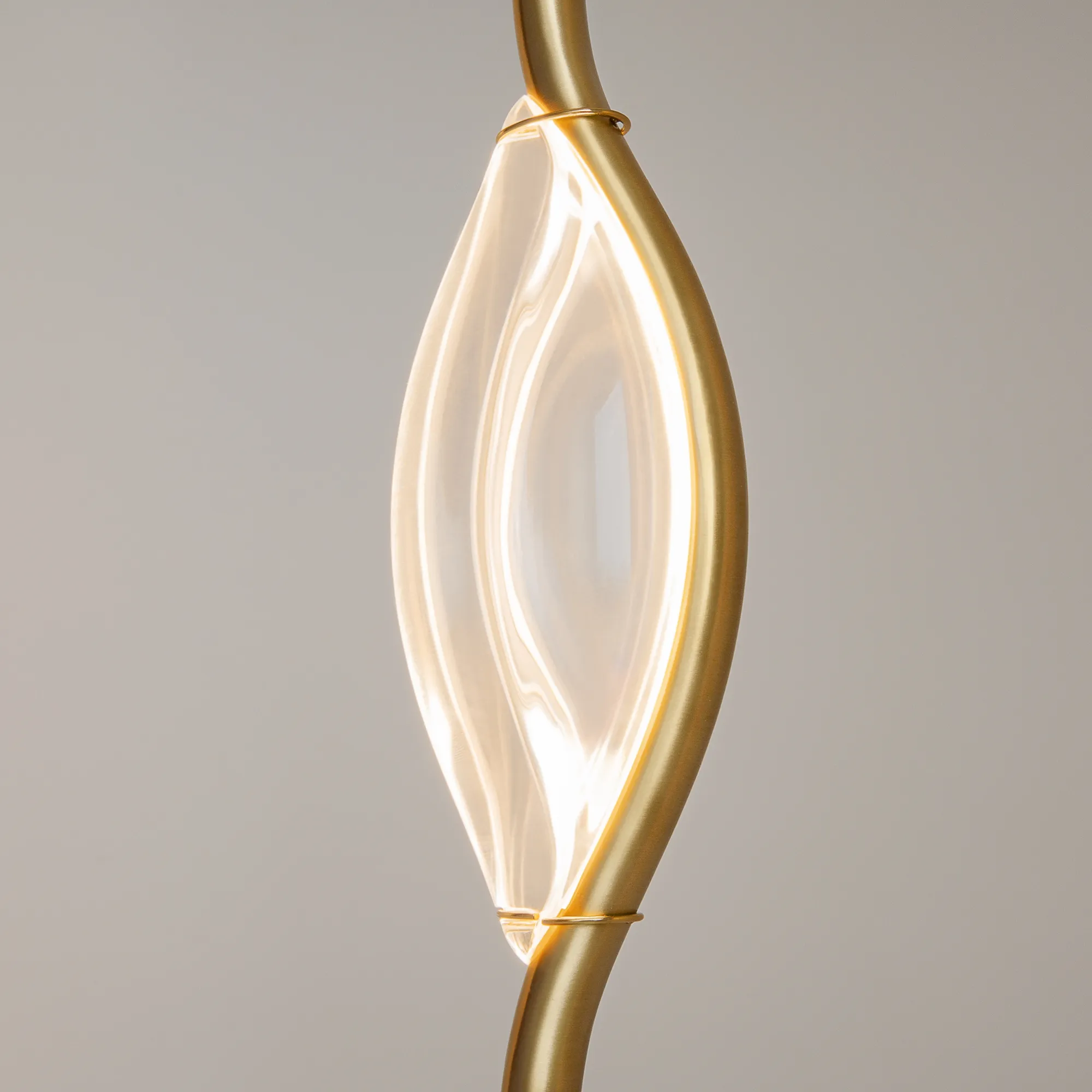 картинка Подвесной светильник Maytoni MOD347PL-L8BS3K