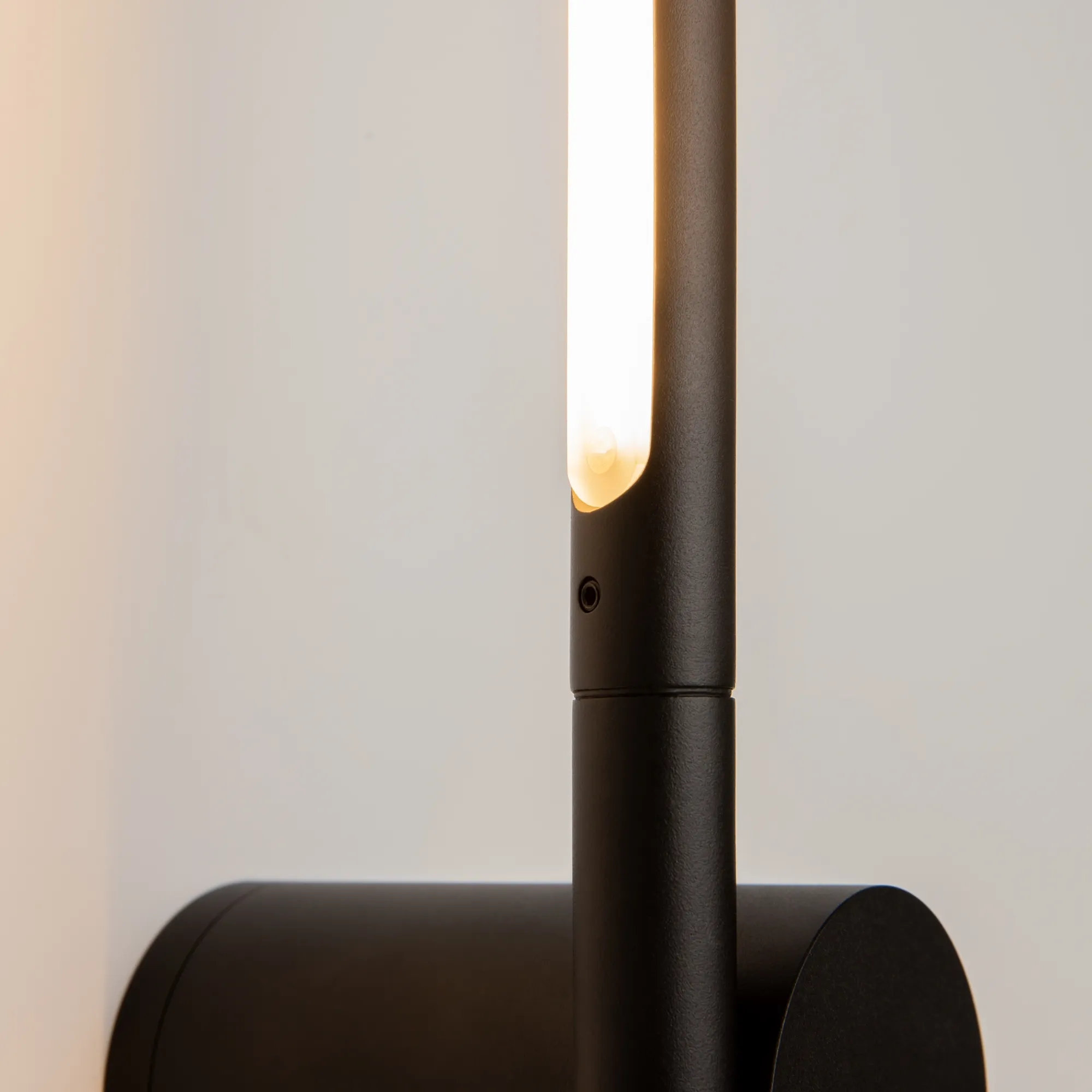 картинка Настенный светильник (бра) Maytoni MOD432WL-L9B3K