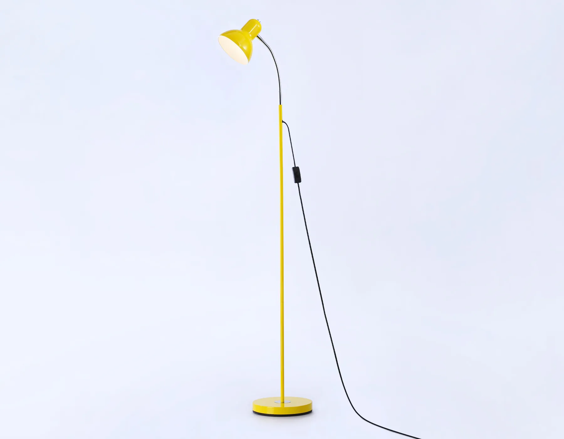 картинка Светильник напольный с выключателем на проводе