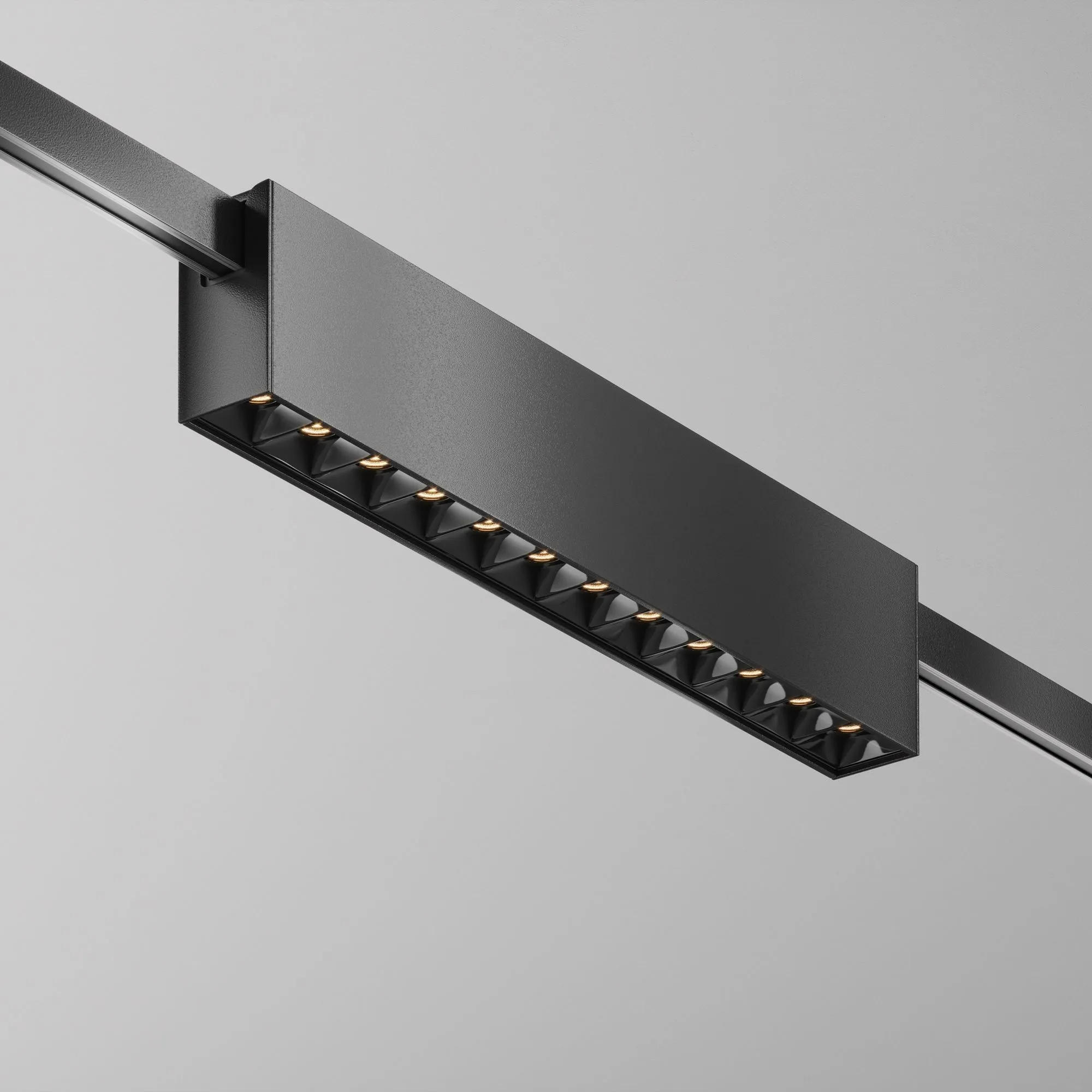 картинка Трековый светильник Technical TR150-1-12W3K-M-B