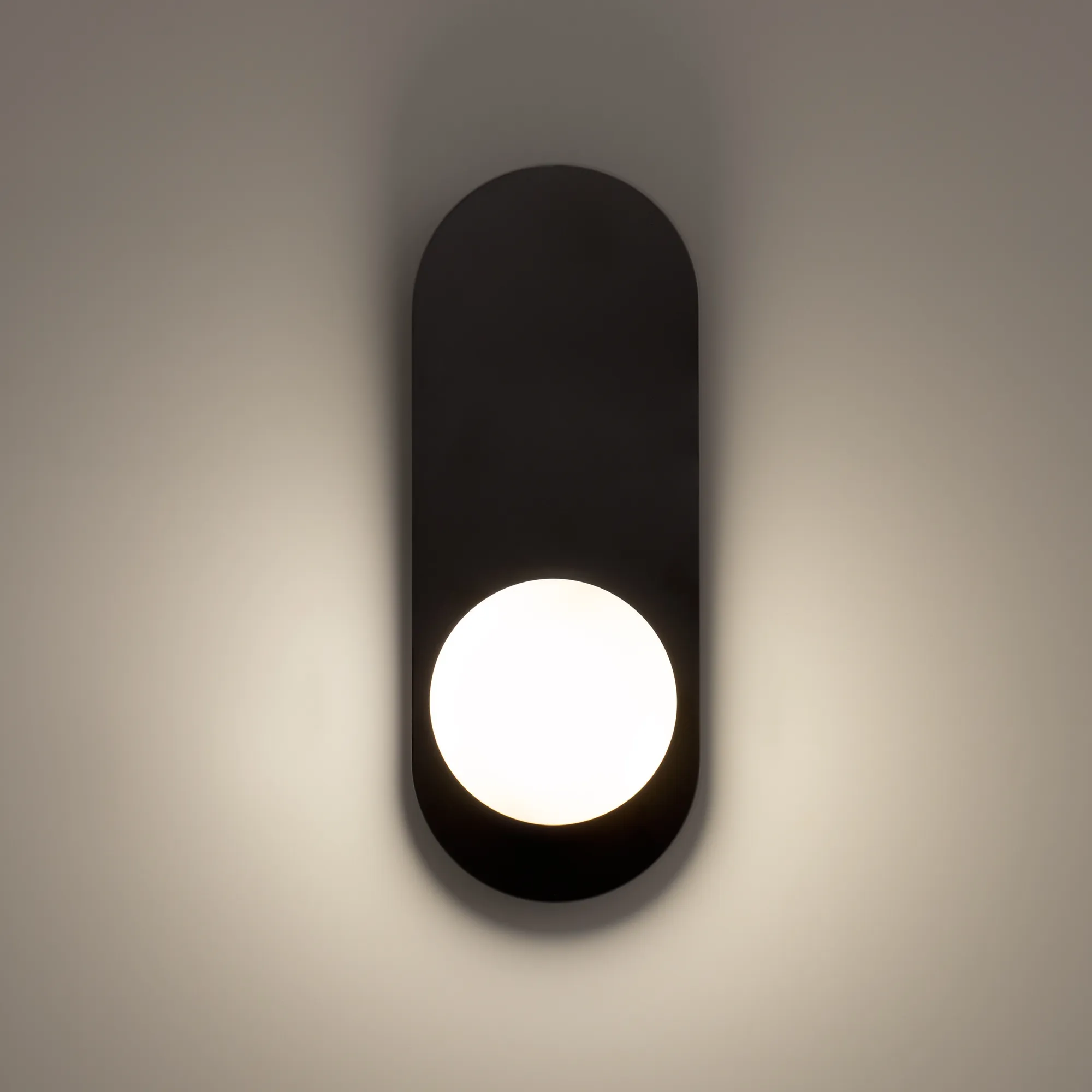 картинка Настенный светильник (бра) Maytoni MOD419WL-01B