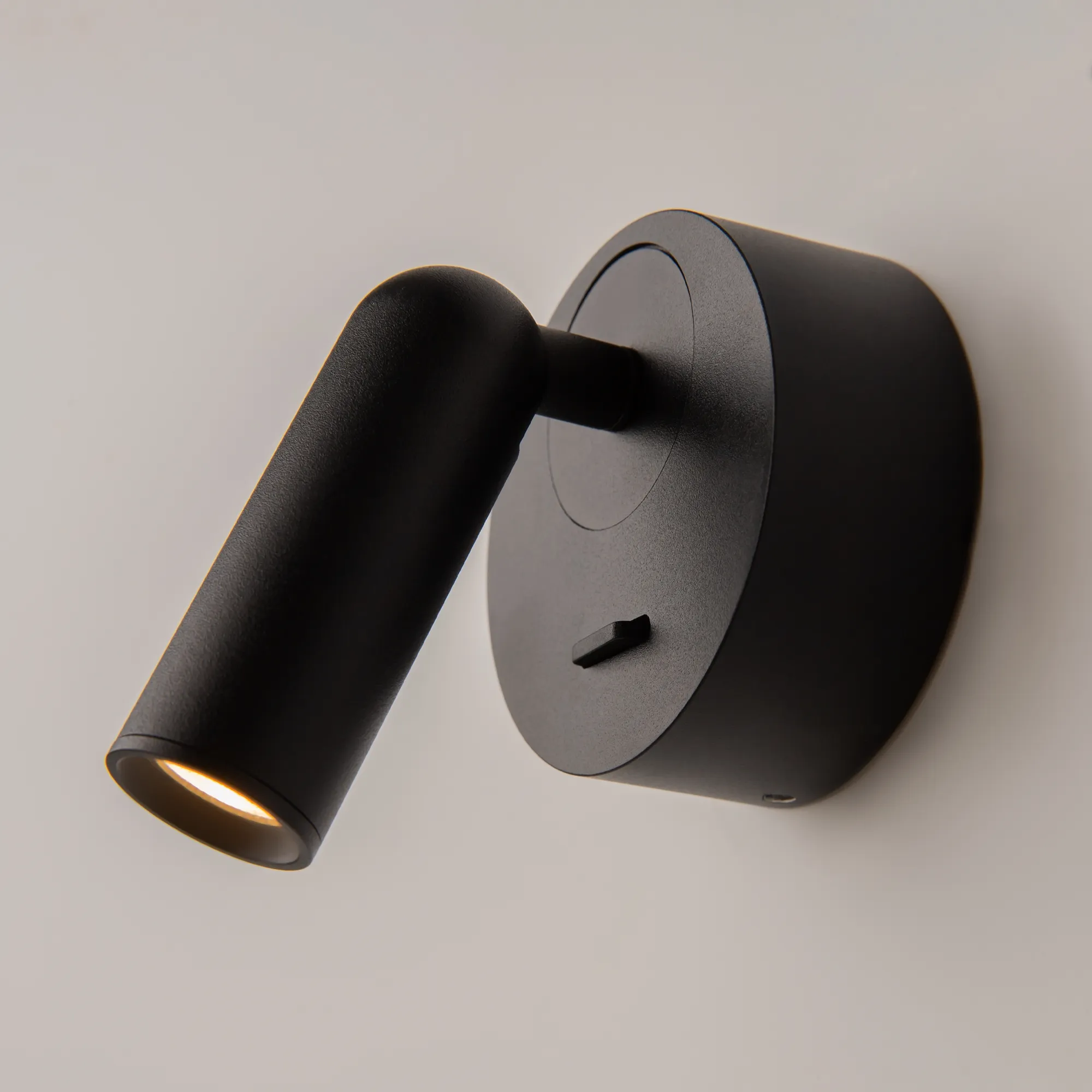 картинка Настенный светильник (бра) Technical C038WL-L3B3K