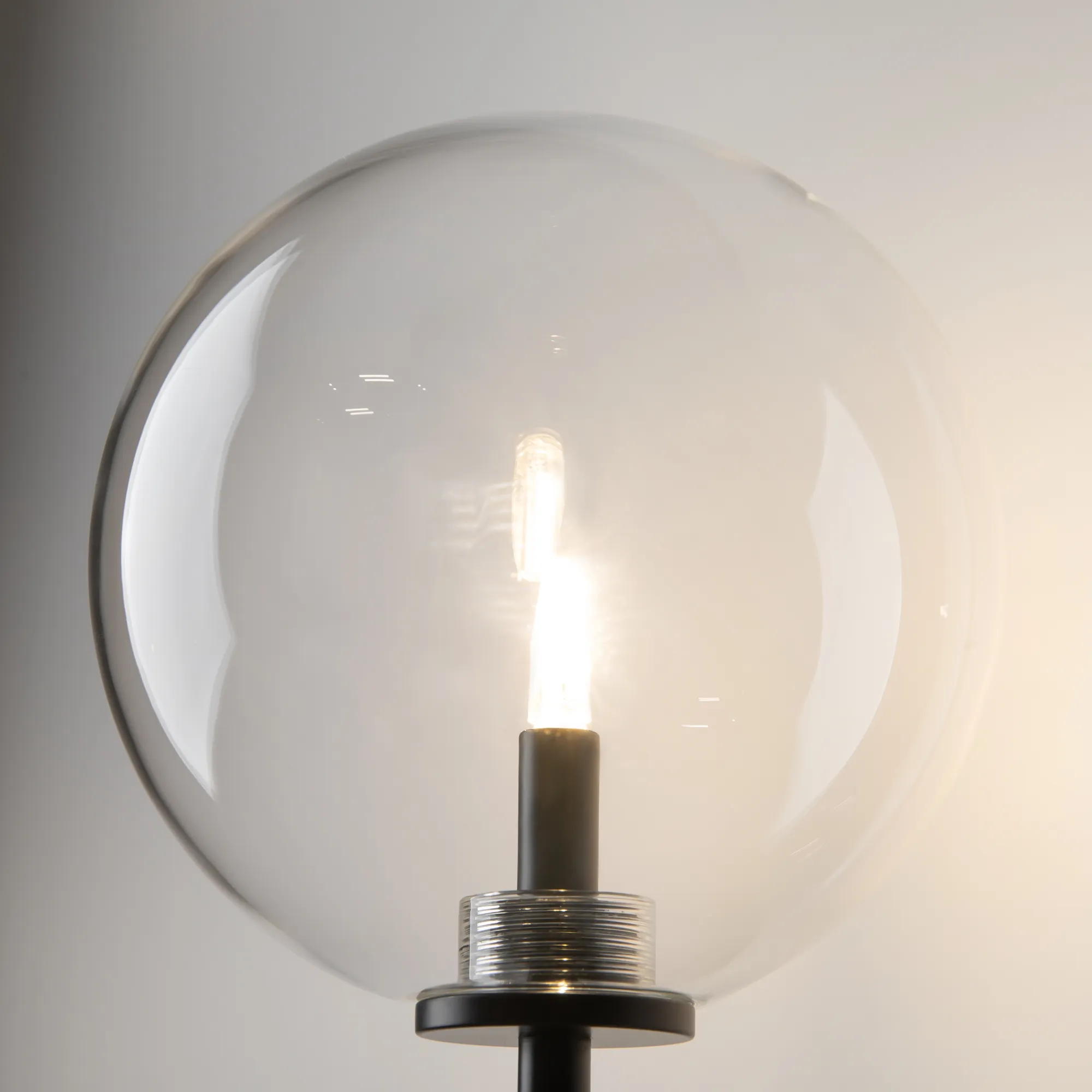 картинка Настенный светильник (бра) Maytoni MOD172WL-01B