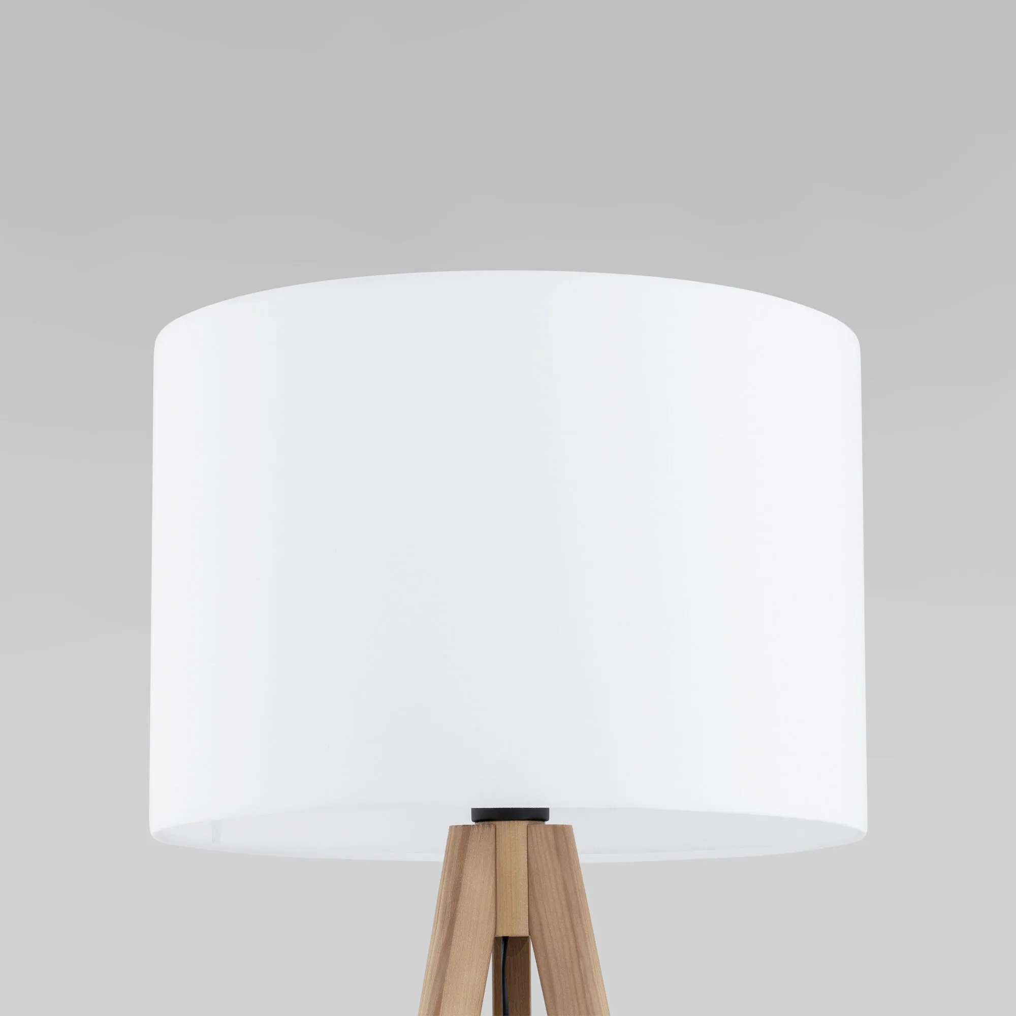 картинка Напольный светильник с тканевым абажуром 16006 Grand