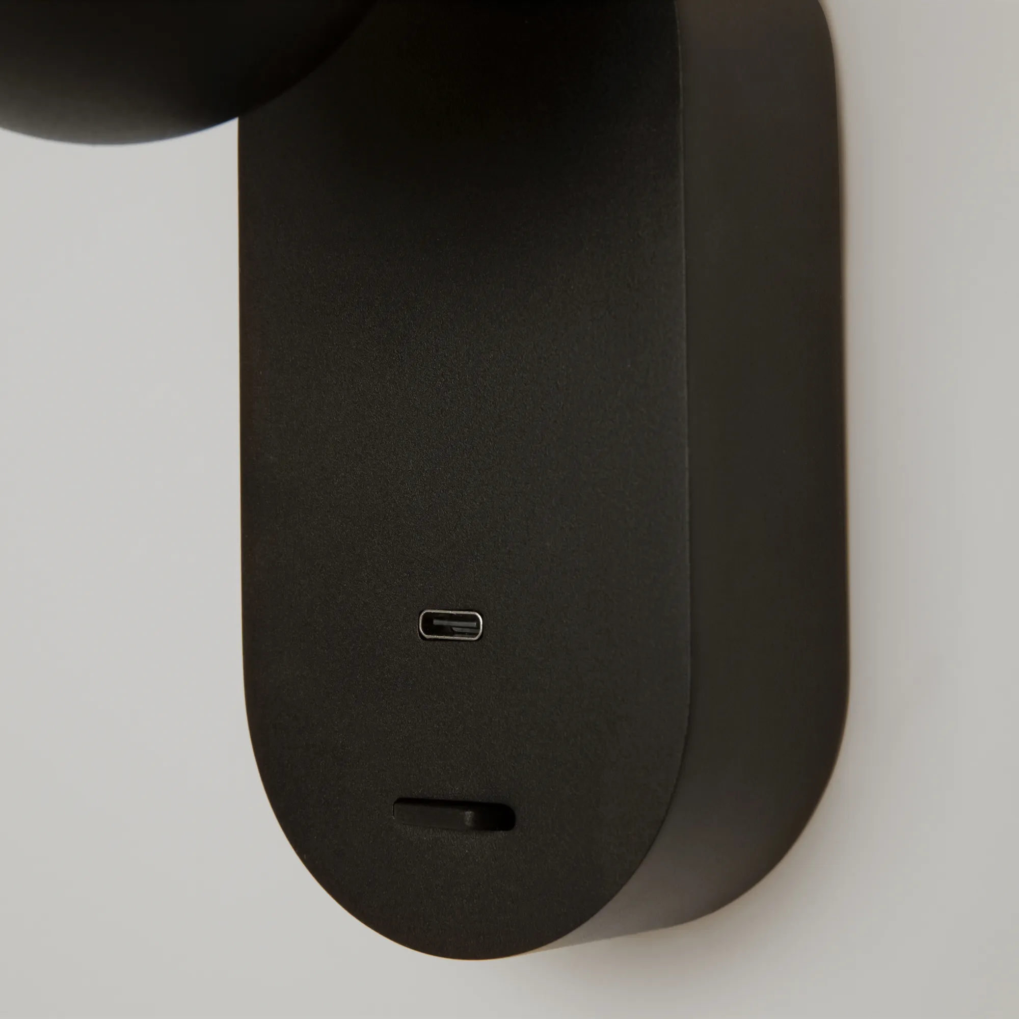 картинка Настенный светильник (бра) Maytoni MOD434WL-L5B3K