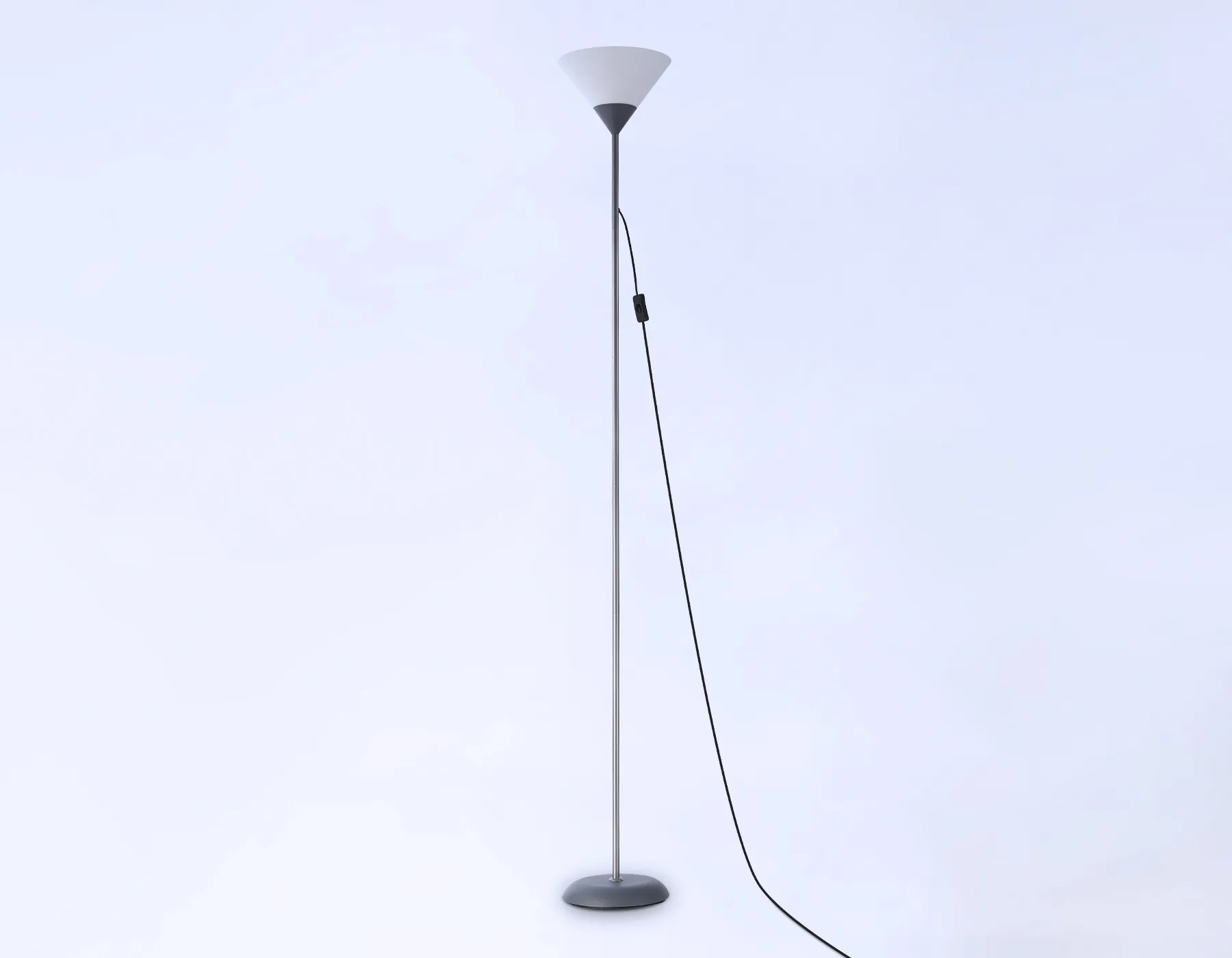 картинка Светильник напольный с выключателем на проводе