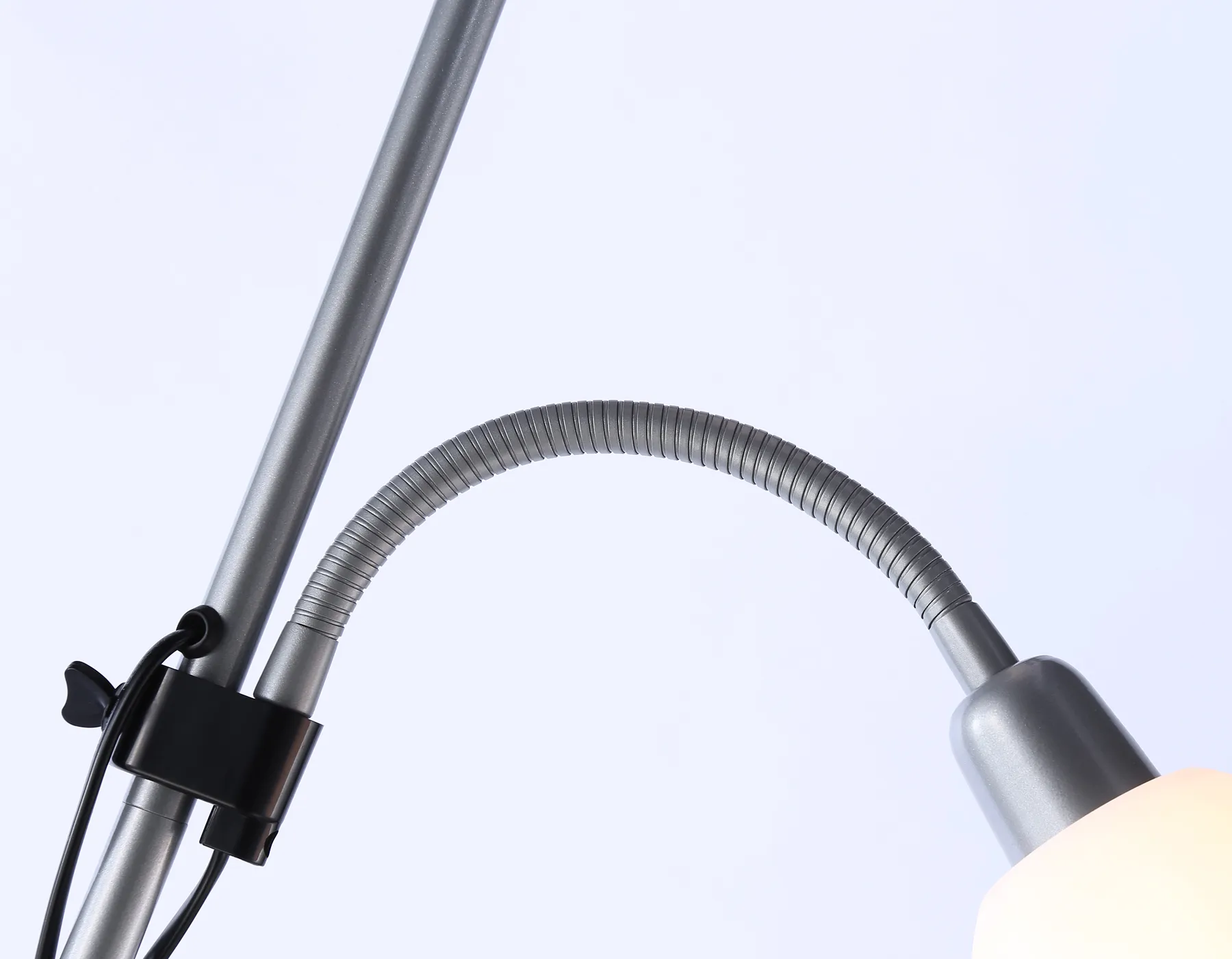 картинка Светильник напольный с выключателем на проводе