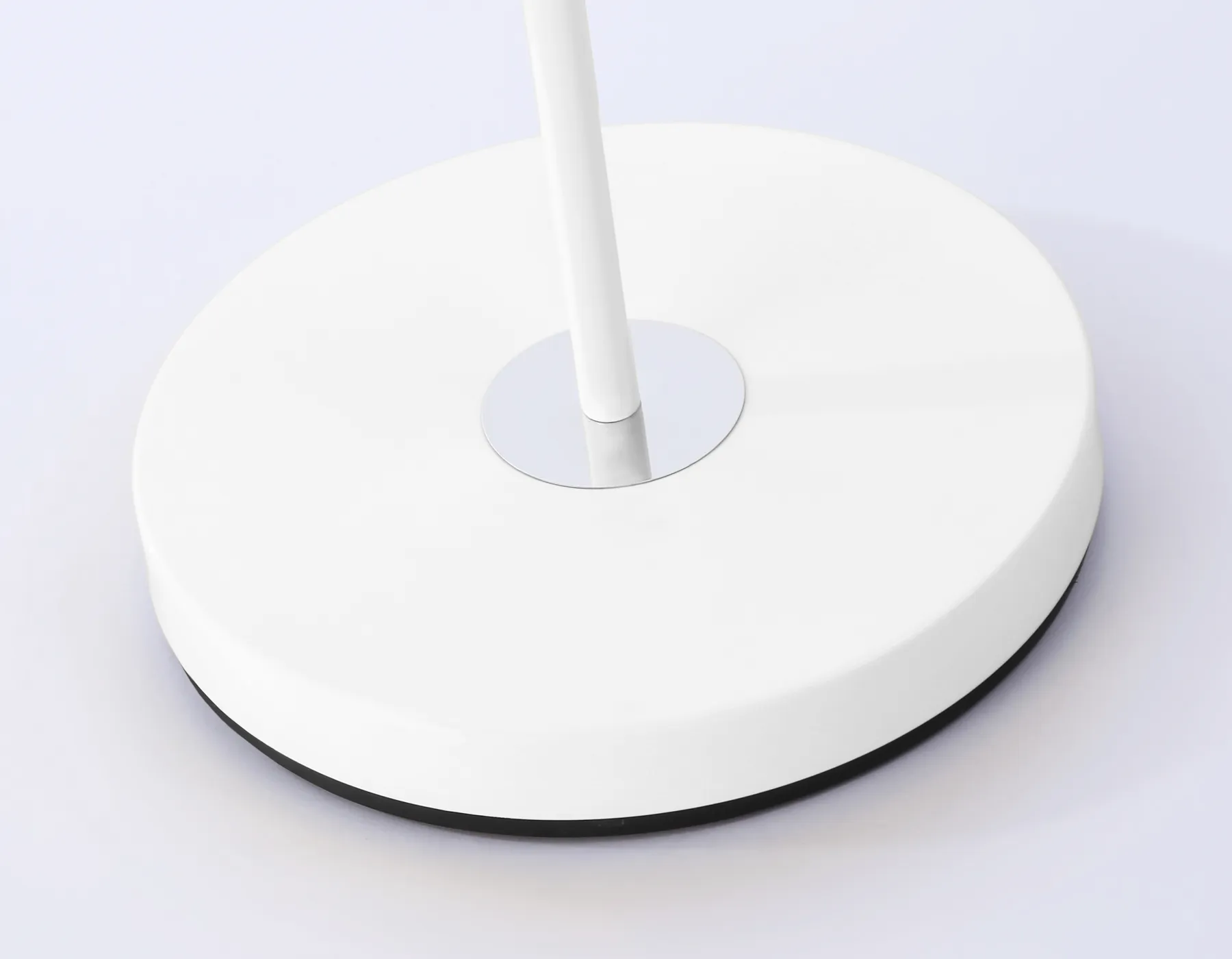 картинка Светильник напольный с выключателем на проводе