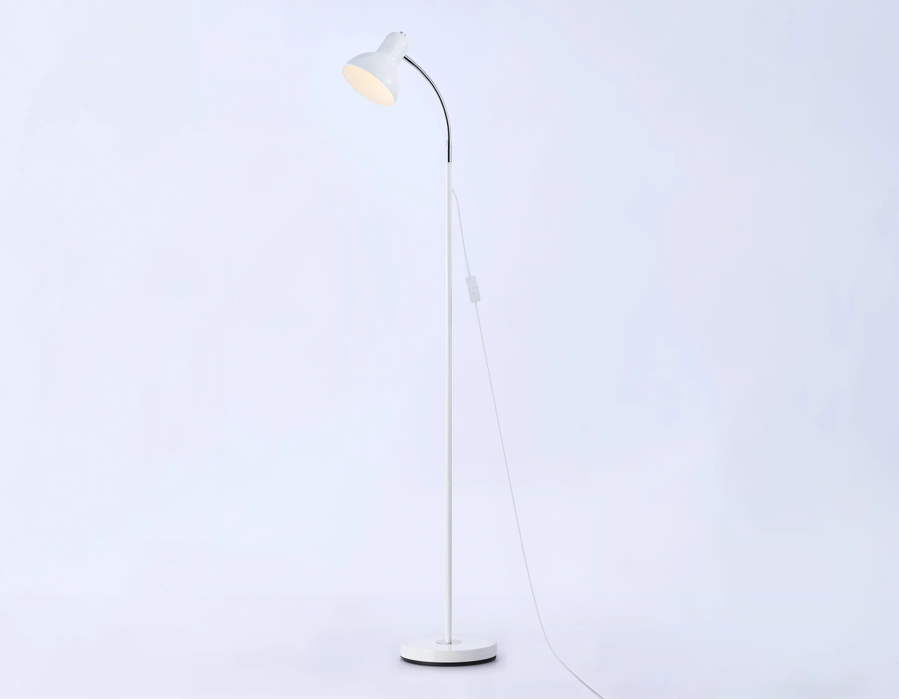 картинка Светильник напольный с выключателем на проводе